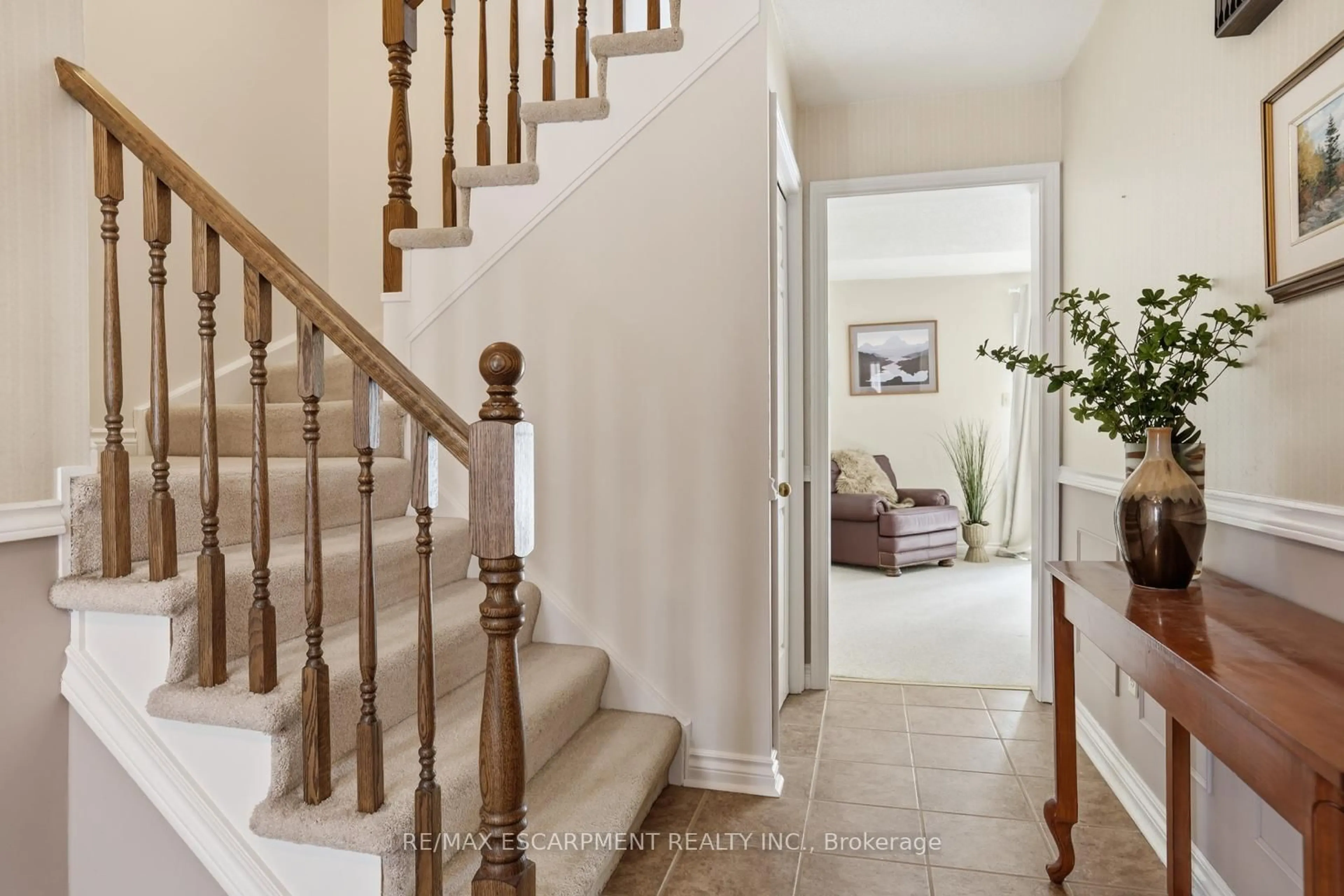 Indoor entryway for 30 Osler Dr #24, Hamilton Ontario L9H 6W3