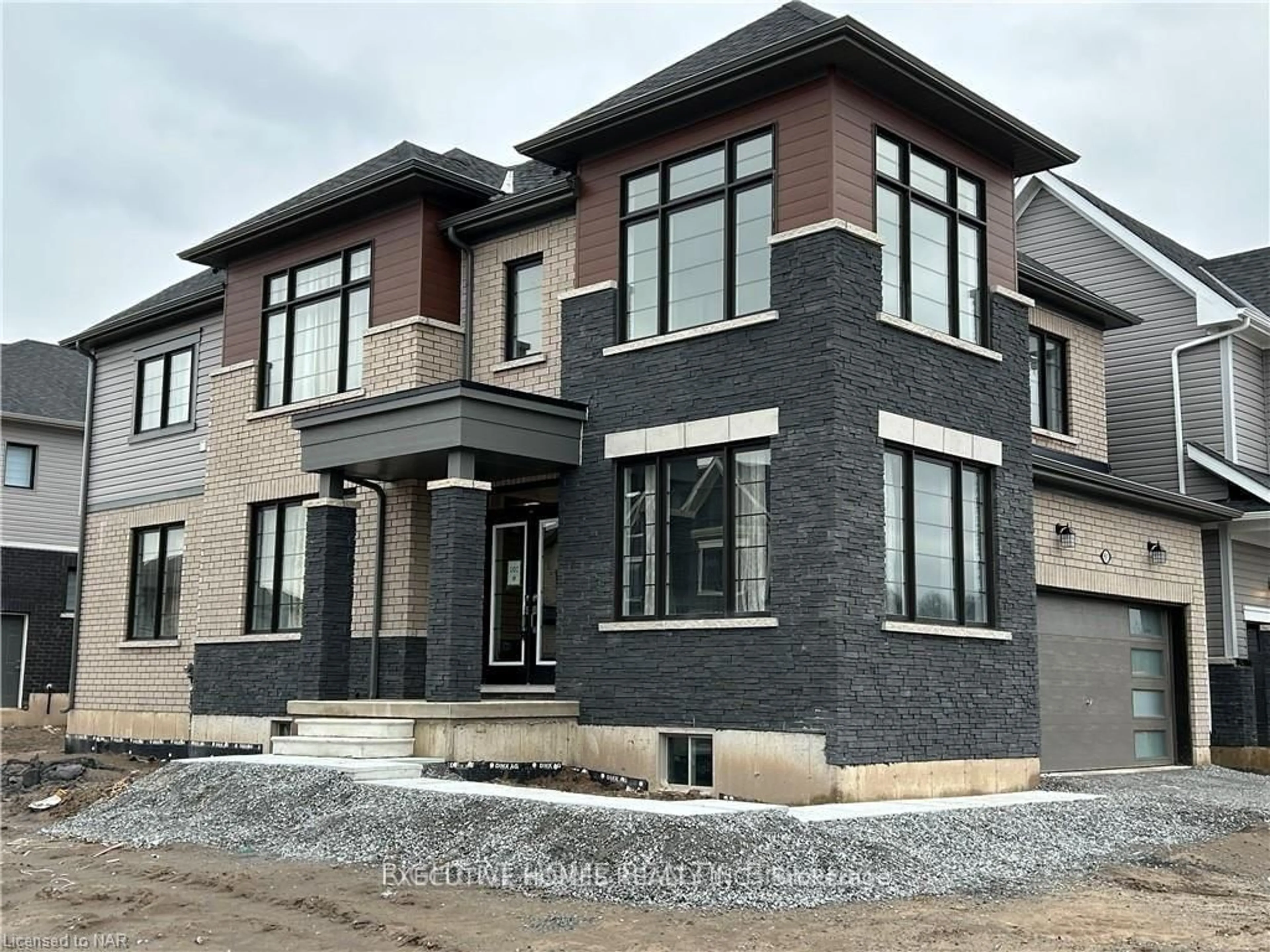 Home with brick exterior material, street for 91 Higgins Ave, Thorold Ontario L3B 5N5