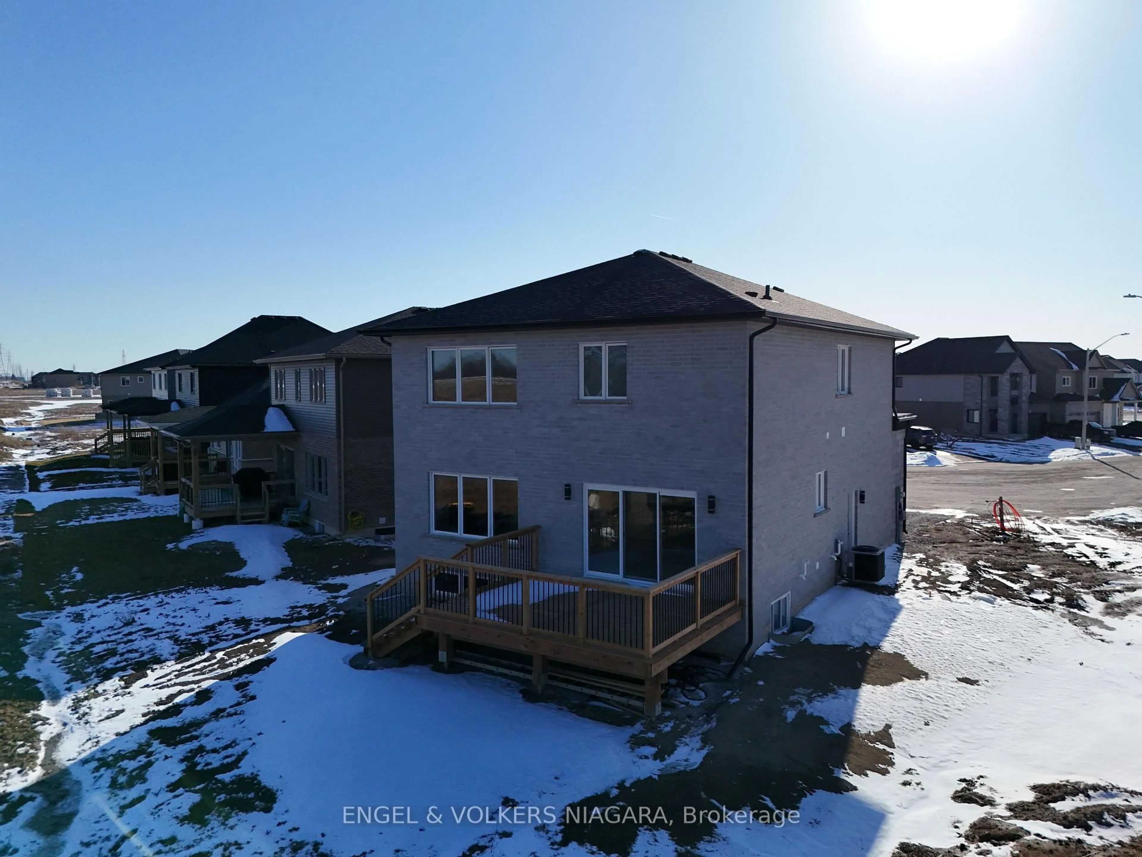 A pic from outside/outdoor area/front of a property/back of a property/a pic from drone, water/lake/river/ocean view for 25 Elvira Way, Thorold Ontario L2V 0M7