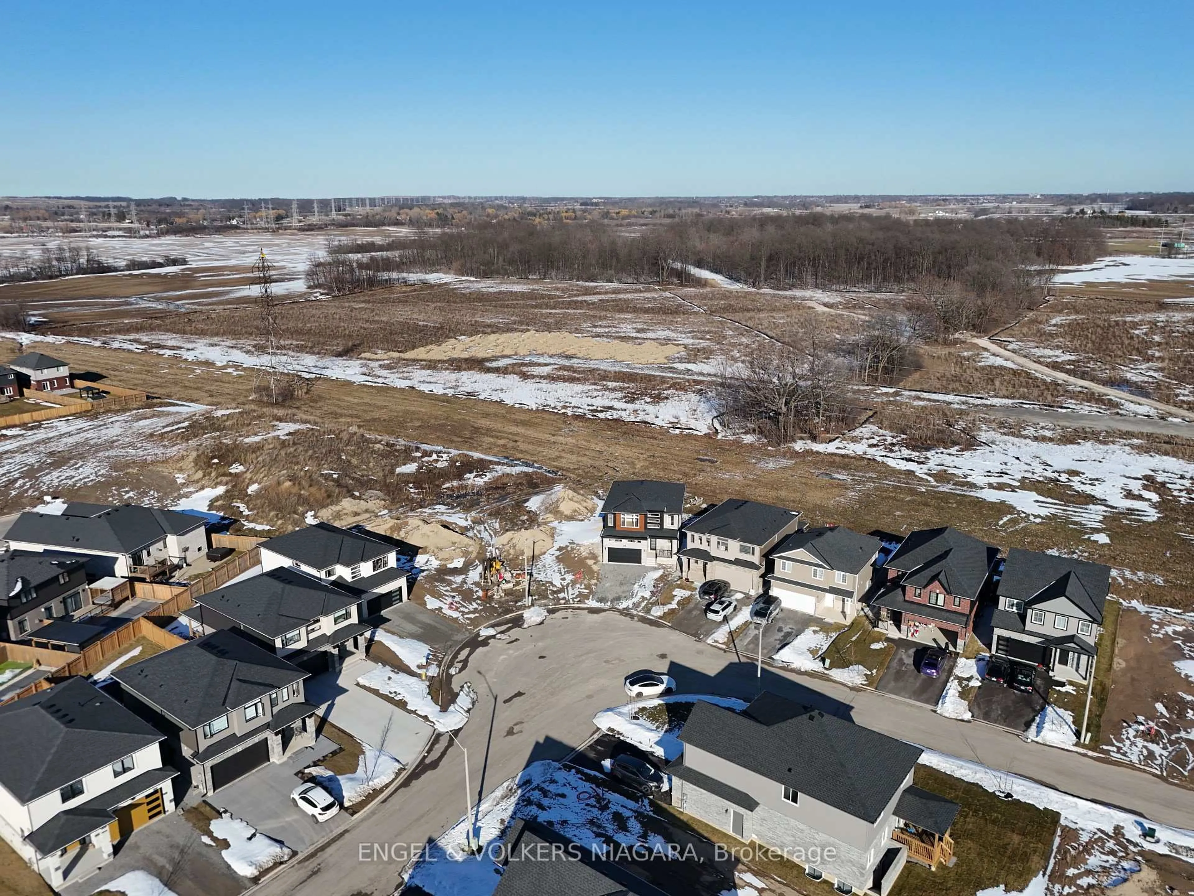 A pic from outside/outdoor area/front of a property/back of a property/a pic from drone, street for 25 Elvira Way, Thorold Ontario L2V 0M7