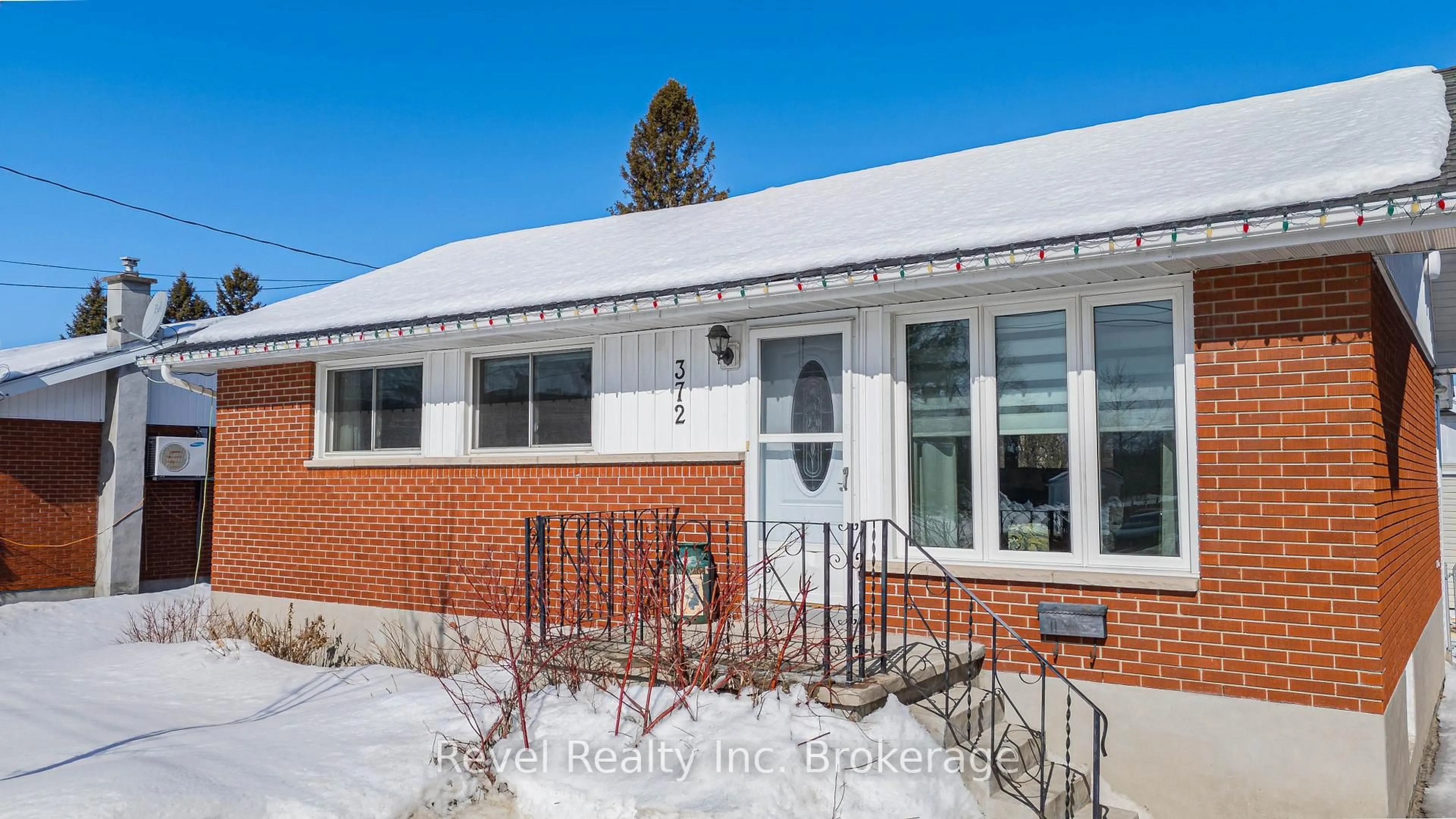 Home with brick exterior material, street for 372 Mckenzie Ave, North Bay Ontario P1B 7E2
