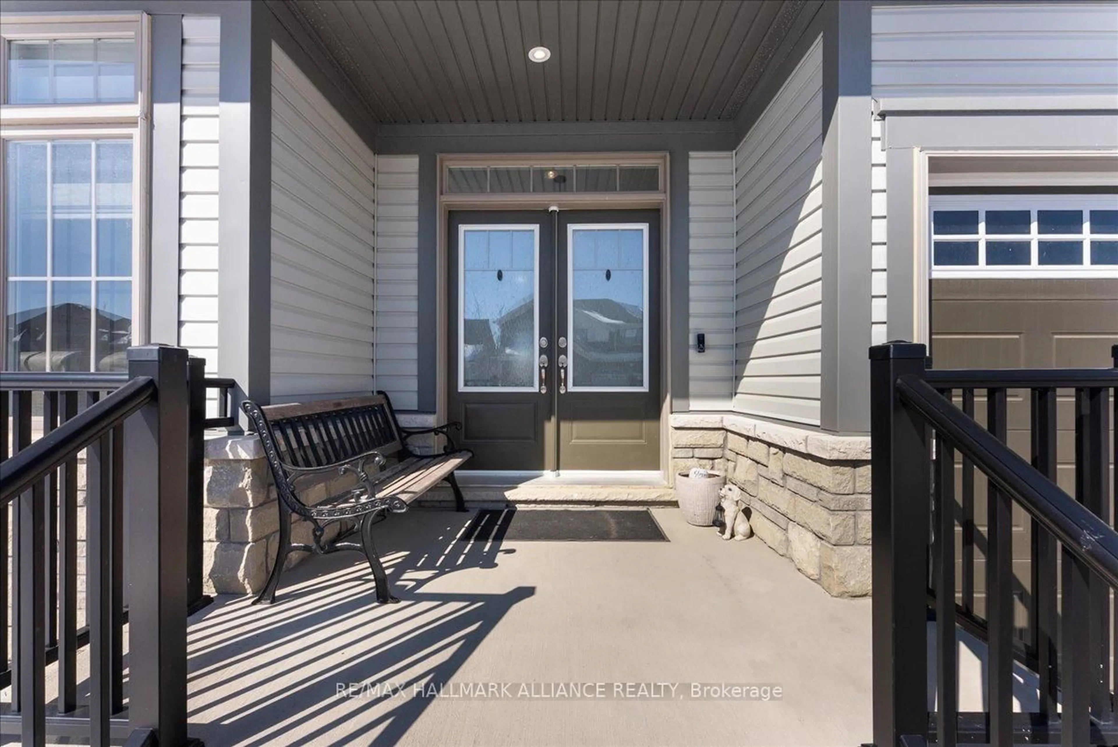 Indoor entryway for 106 Rea Dr, Centre Wellington Ontario N1M 0J8