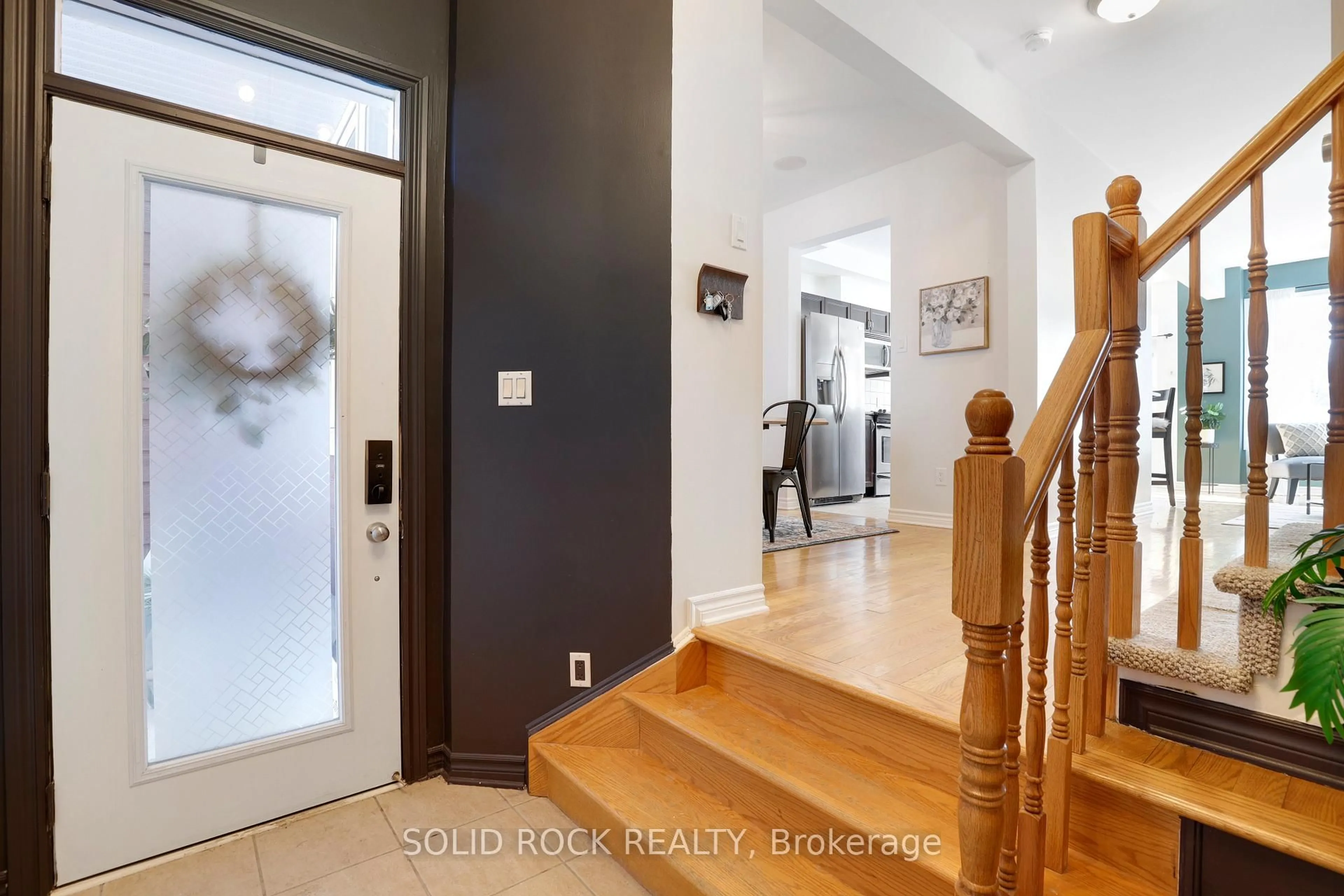 Indoor entryway for 62 Evelyn Powers Private, Ottawa Ontario K2S 0E1