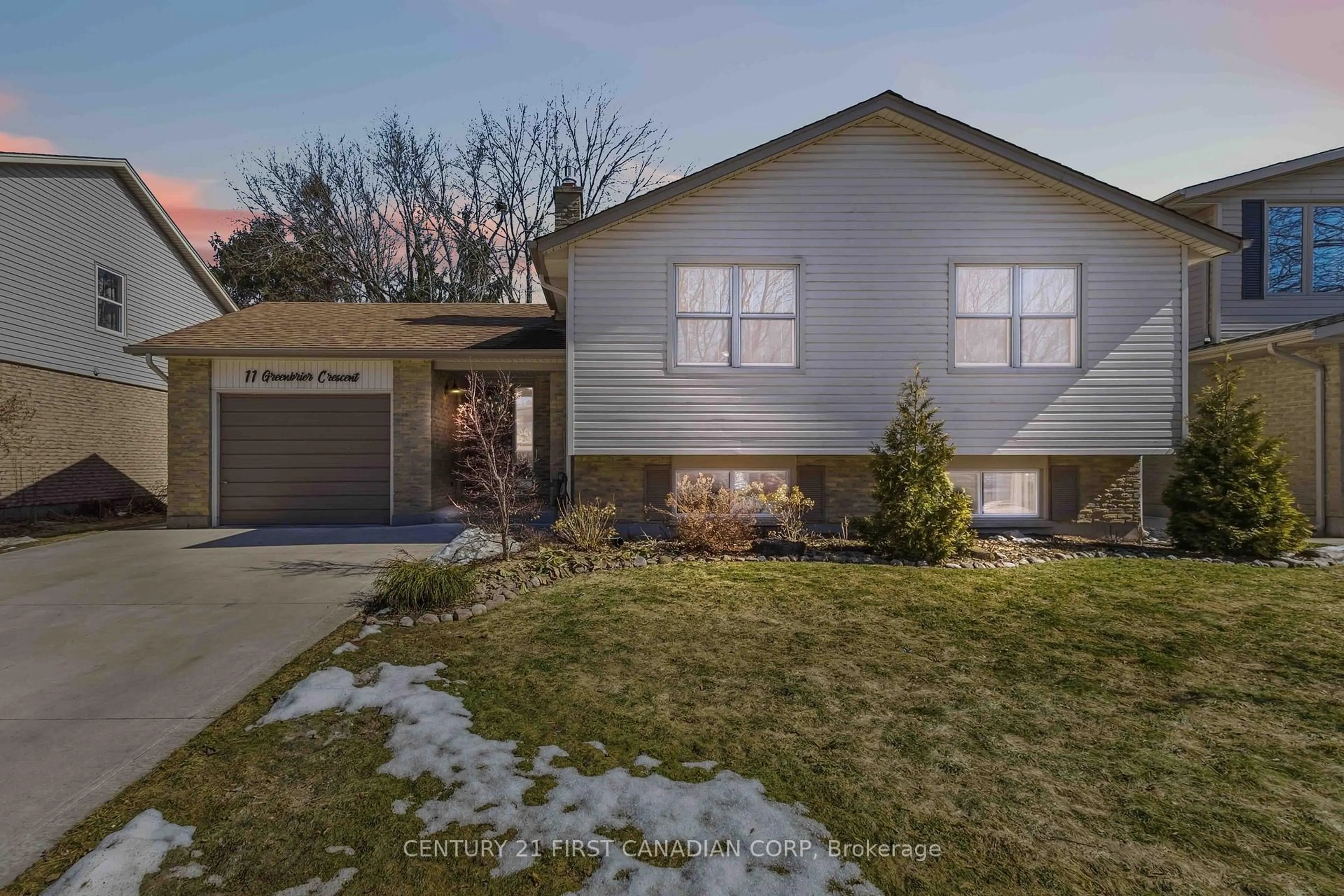 Home with vinyl exterior material, street for 11 Greenbrier Cres, London South Ontario N6J 3X6