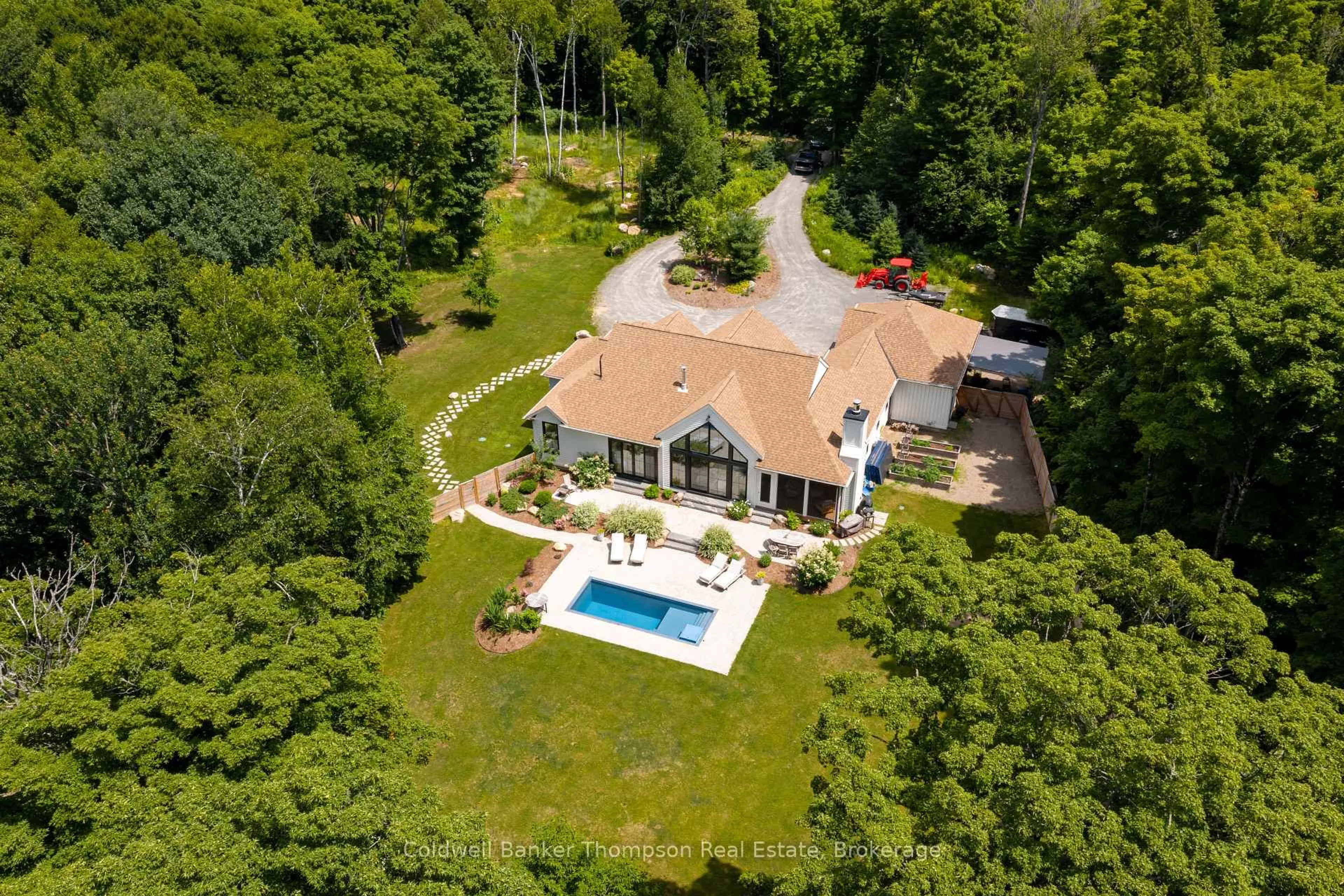 A pic from outside/outdoor area/front of a property/back of a property/a pic from drone, water/lake/river/ocean view for 350 Skyhills Rd, Huntsville Ontario P1H 2N5