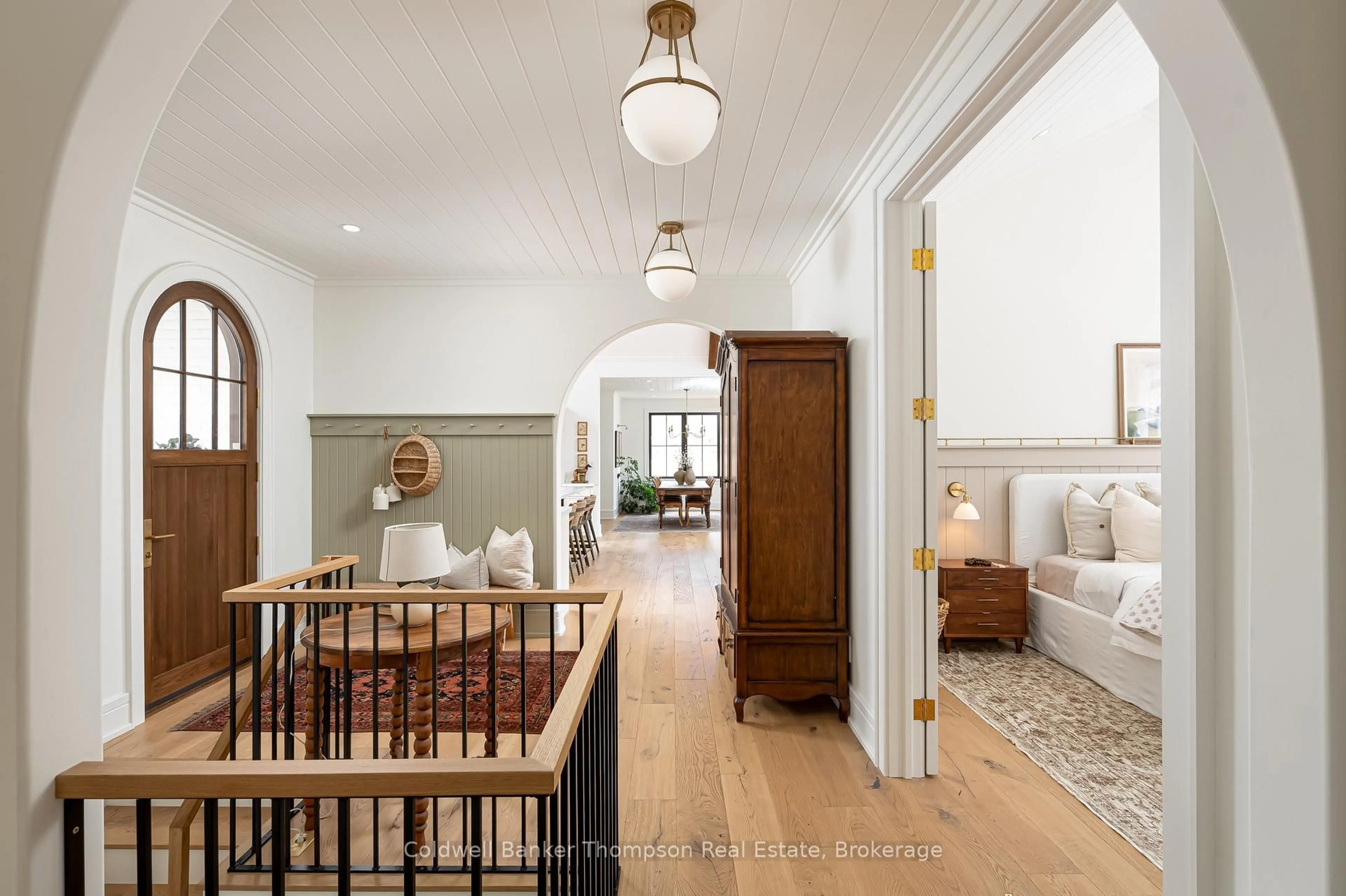 Indoor foyer for 350 Skyhills Rd, Huntsville Ontario P1H 2N5