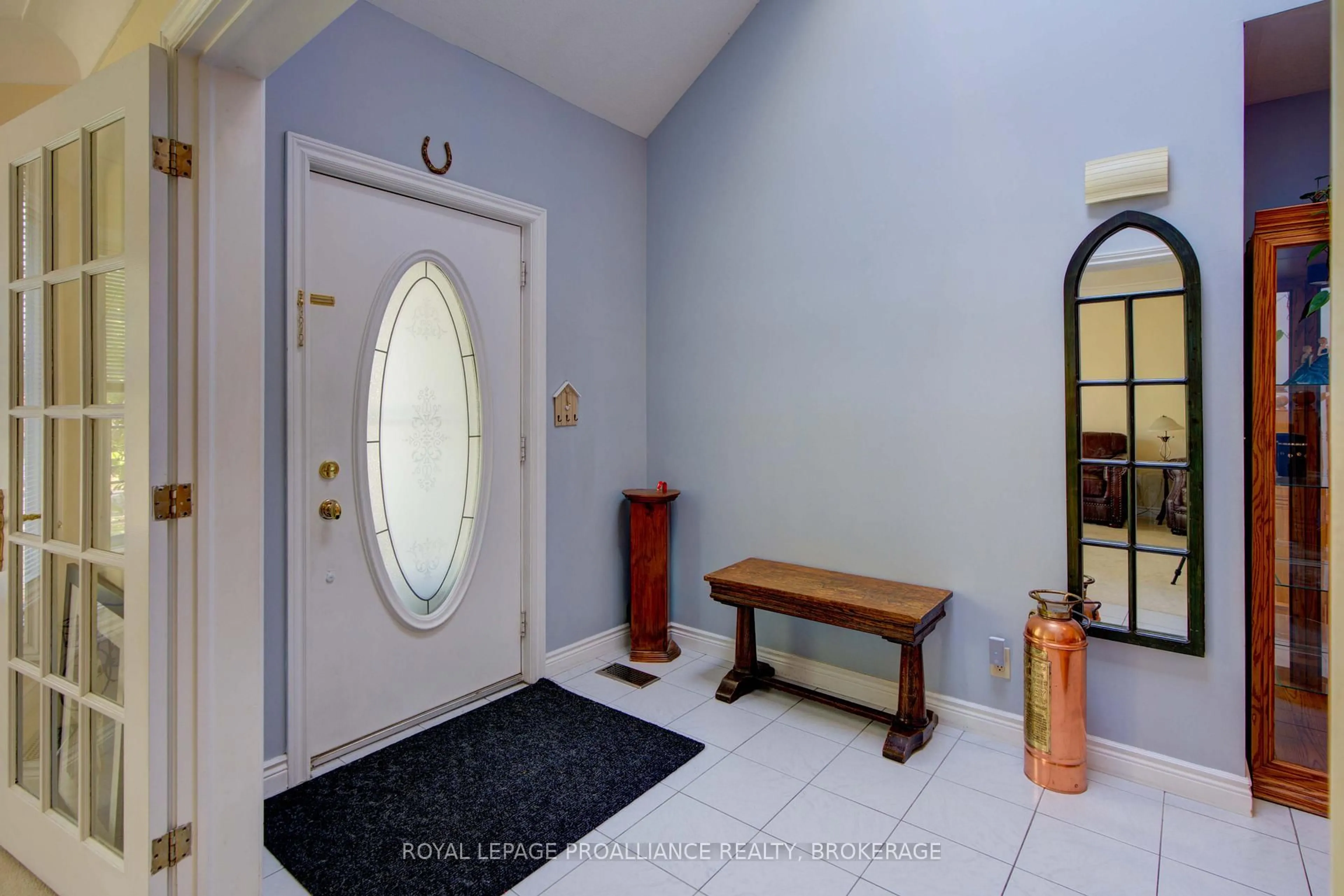 Indoor entryway for 605 Fernmoor Dr, Kingston Ontario K7M 8K5