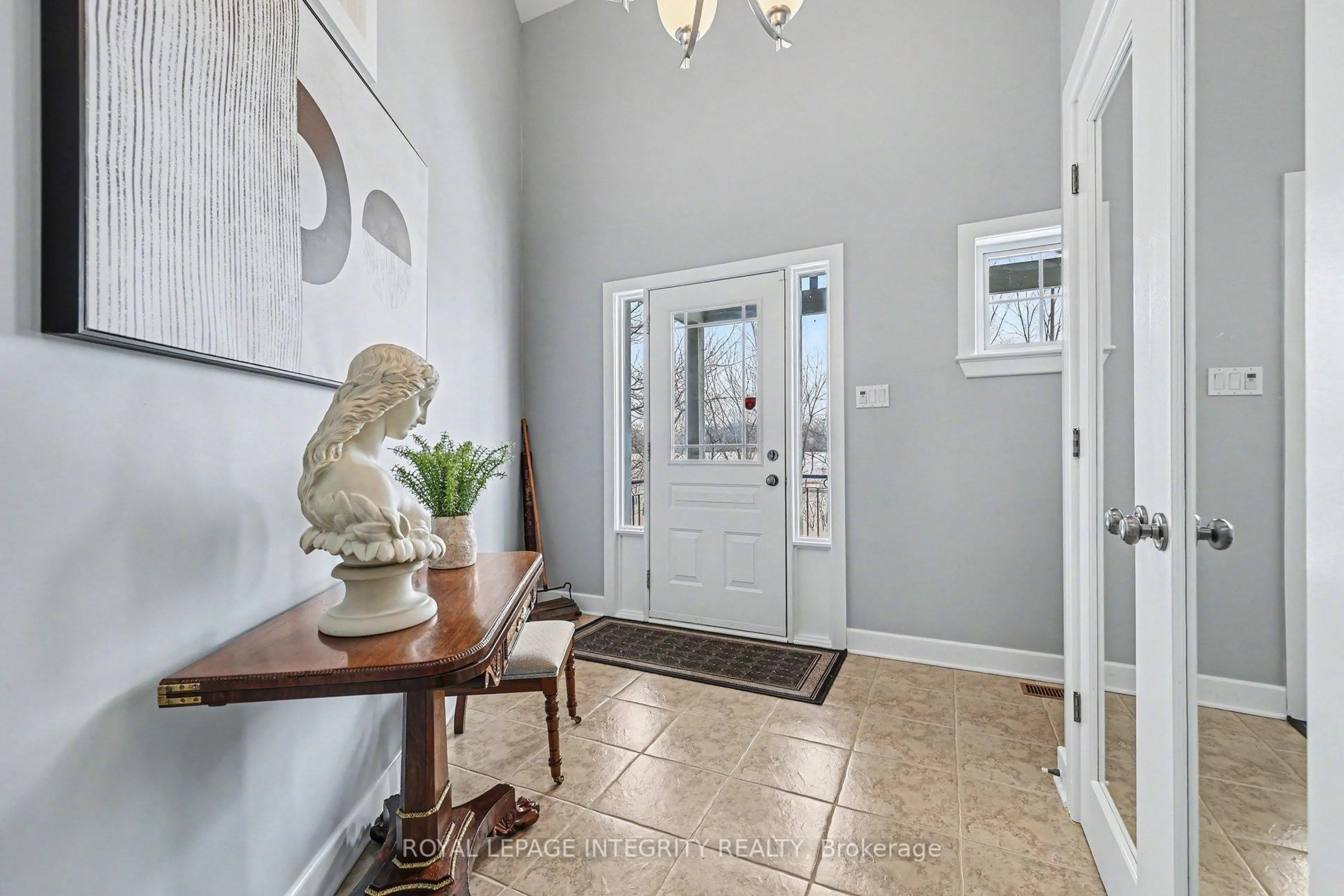 Indoor entryway for 15 Marsh Sparrow Private, Kanata Ontario K2K 3P1