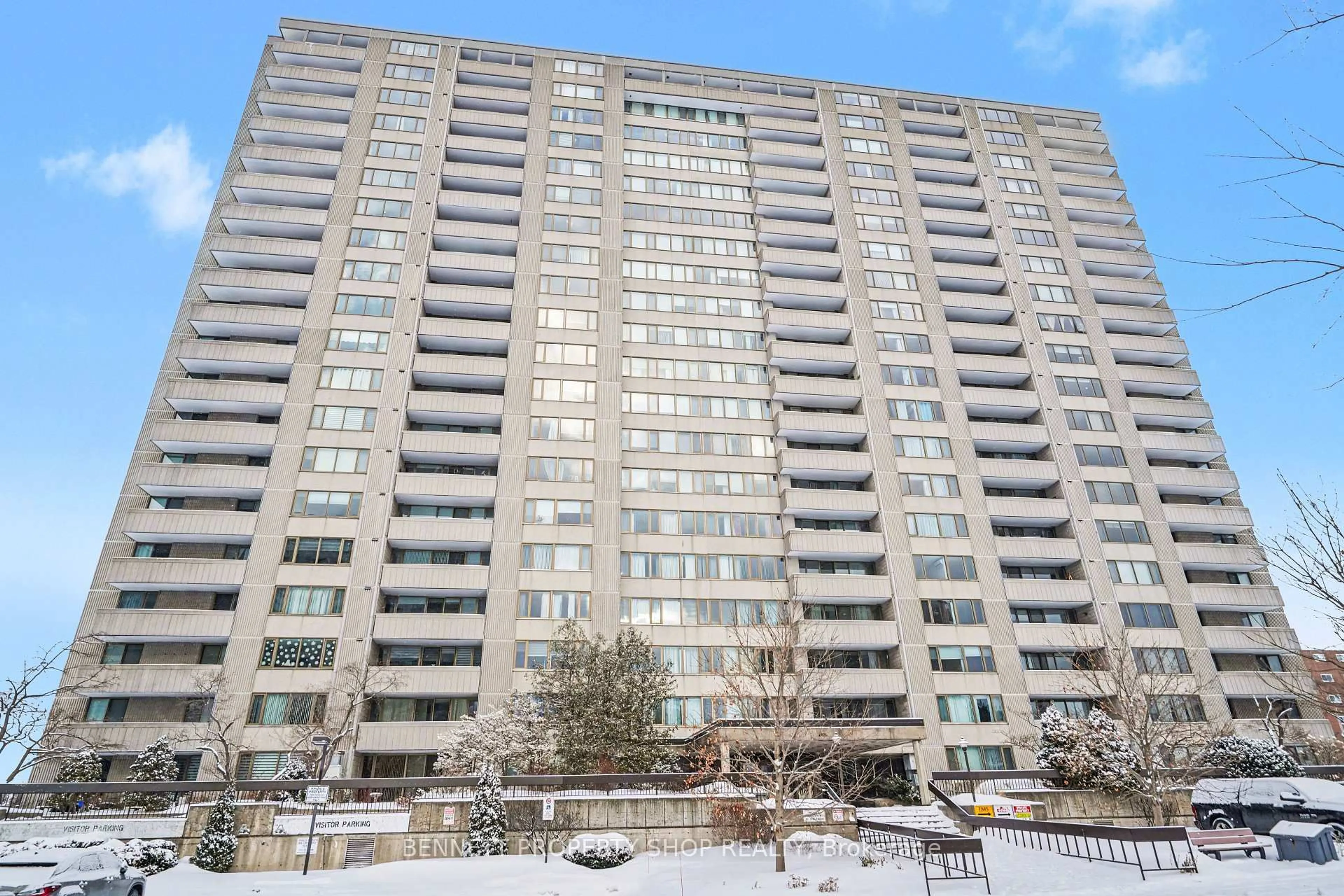 Patio, building for 2625 Regina St #1209, Ottawa Ontario K2B 5W8