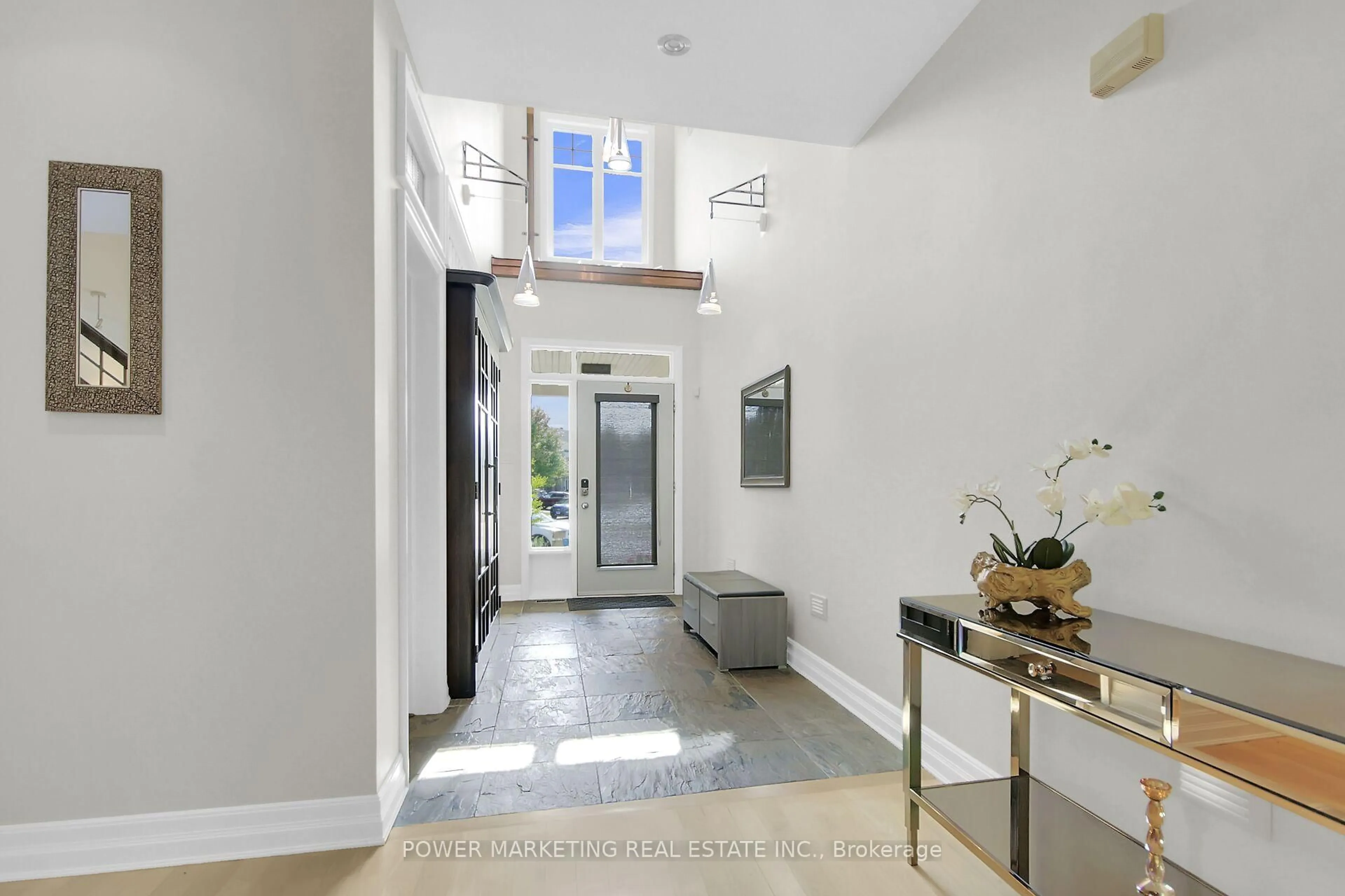 Indoor entryway for 15 MARWOOD Crt, Ottawa Ontario K2J 5G1