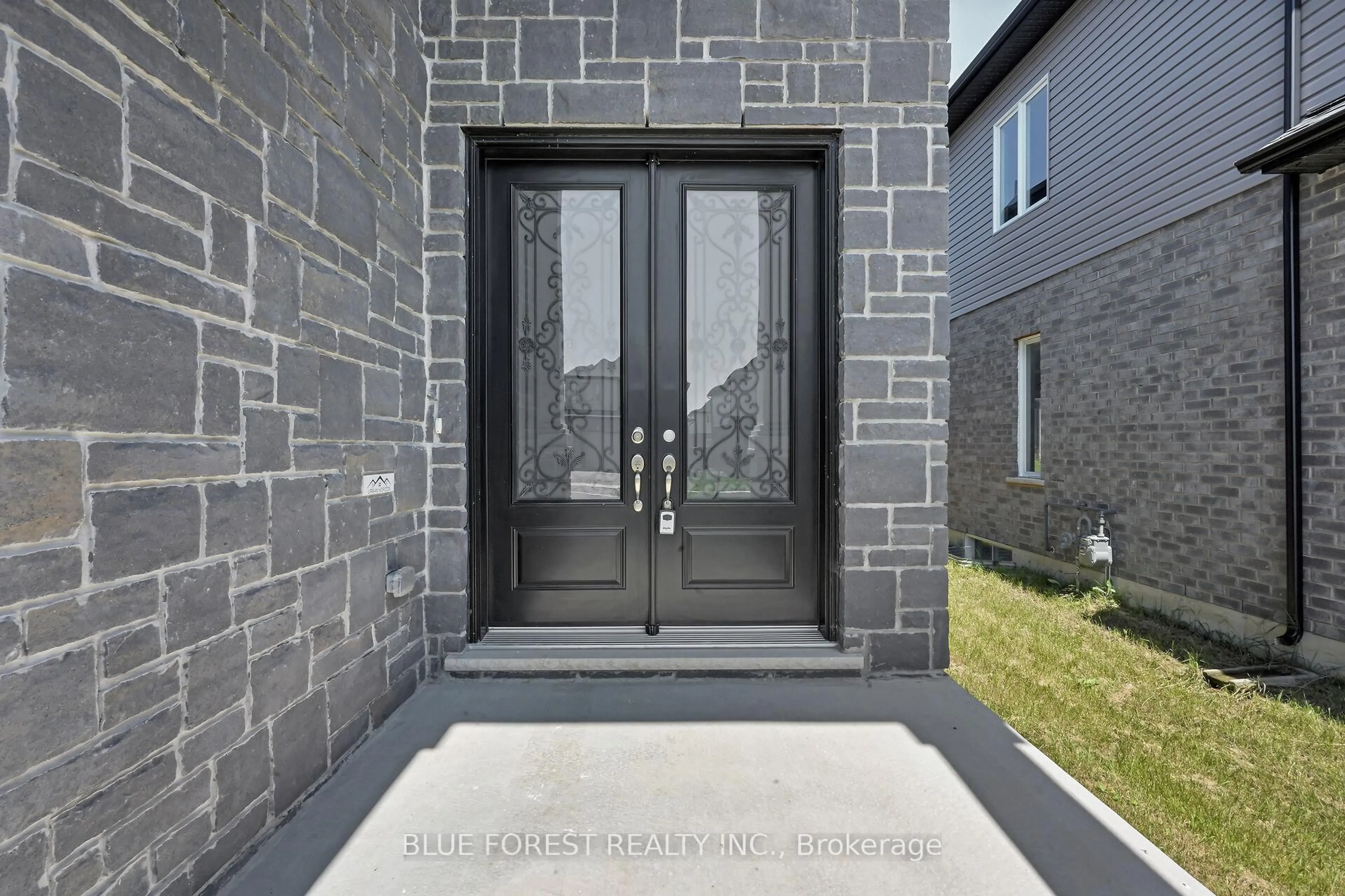 Indoor entryway for 2916 Lemieux Walk, London South Ontario N6L 0H2