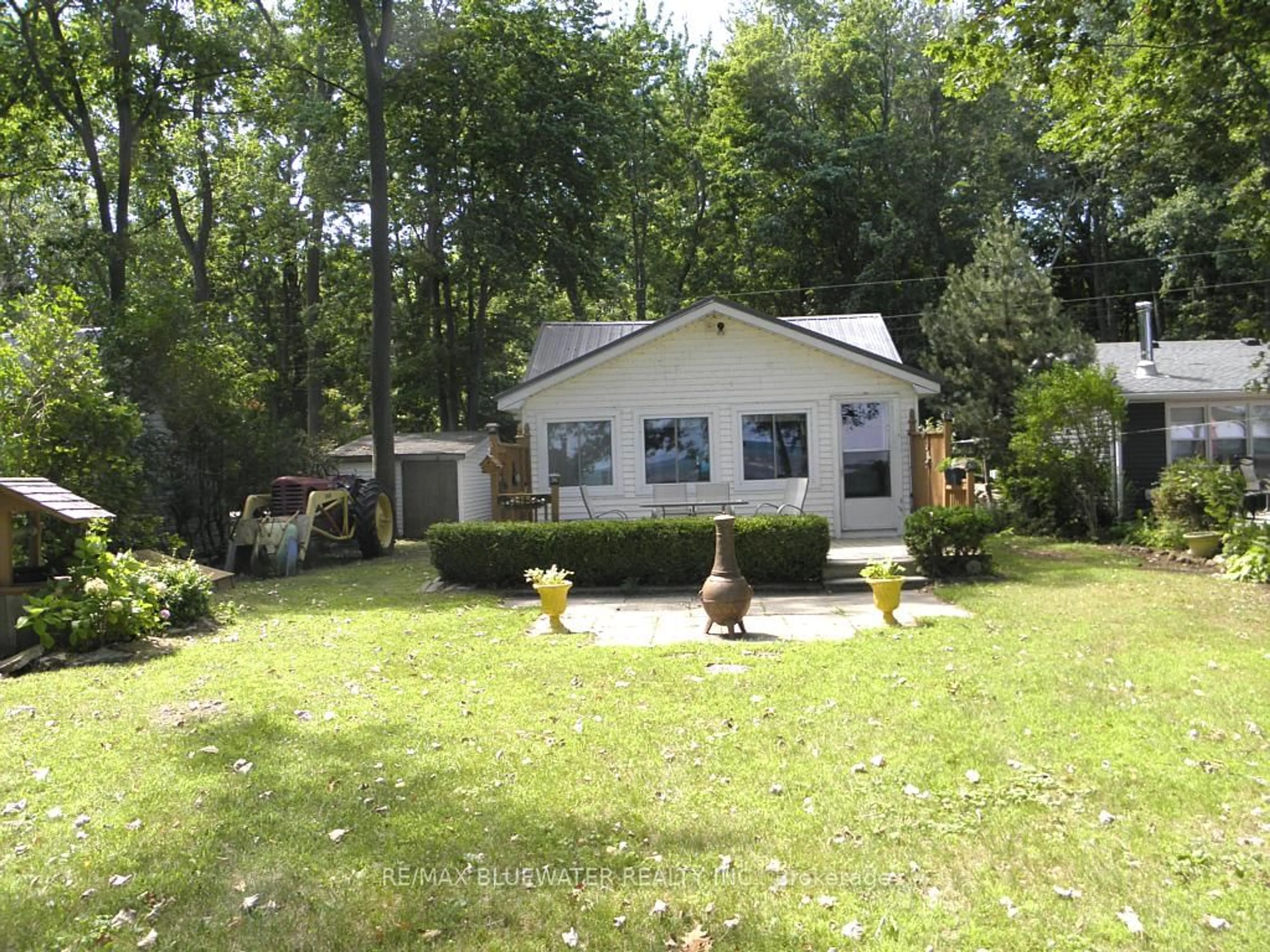 A pic from outside/outdoor area/front of a property/back of a property/a pic from drone, unknown for 9889 Lake Rd, Lambton Shores Ontario N0N 1J1