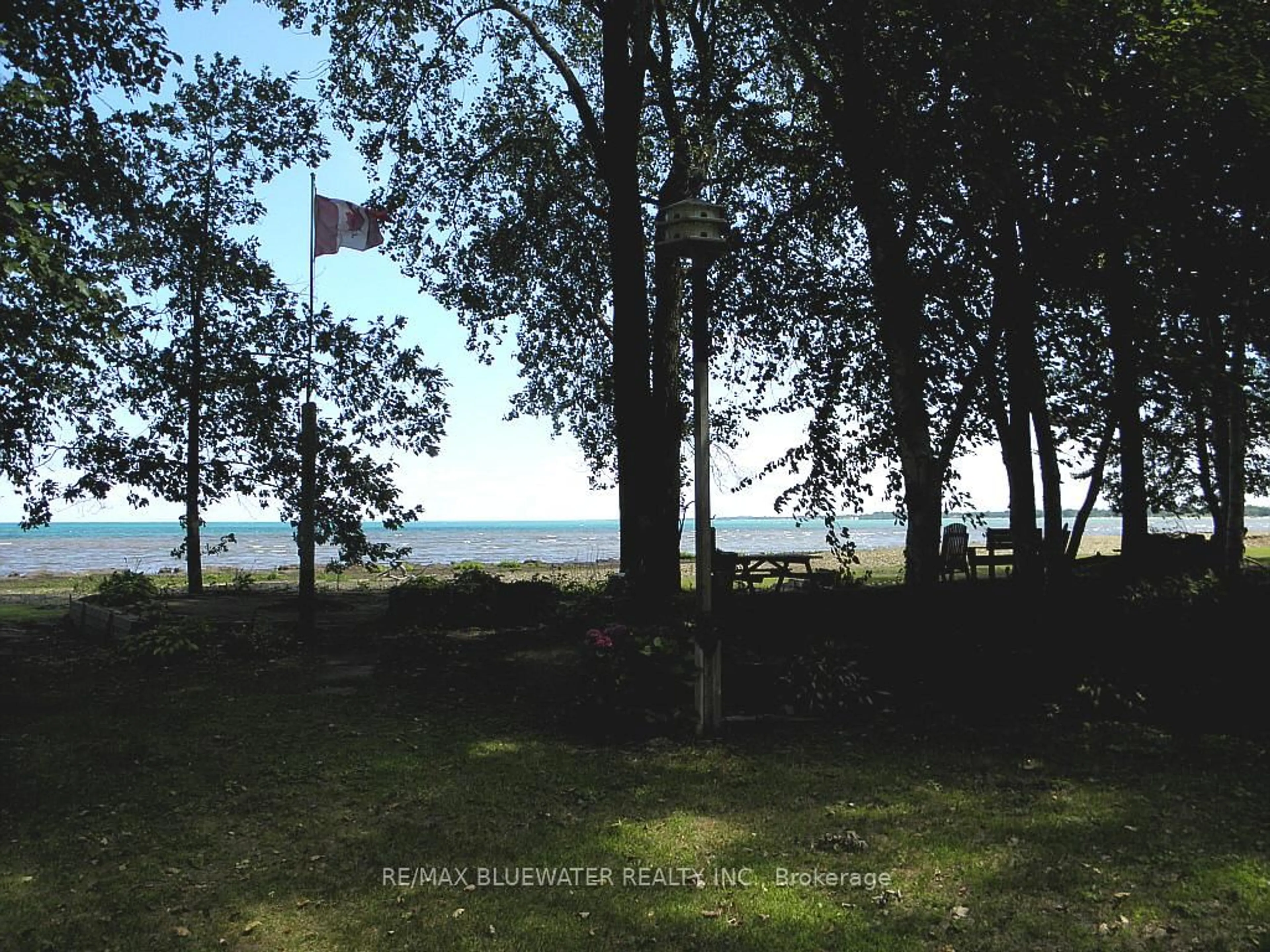 Blurry image for 9889 Lake Rd, Lambton Shores Ontario N0N 1J1