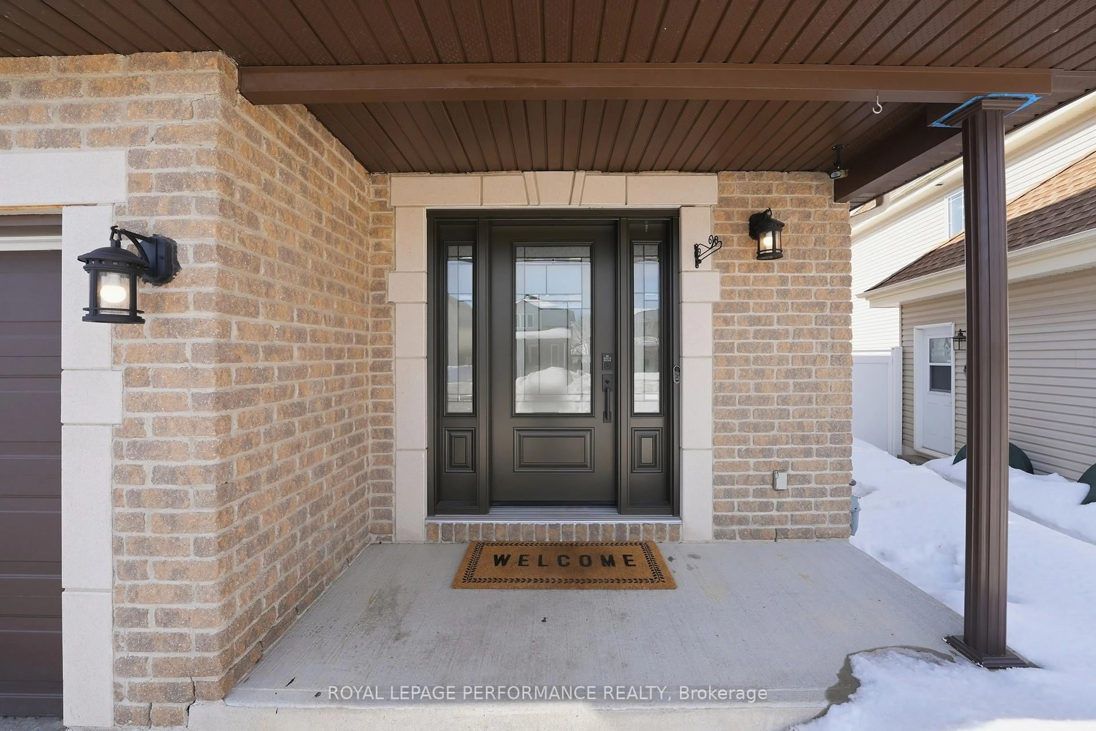 Indoor entryway for 178 Louise St, Clarence-Rockland Ontario K4K 1R9