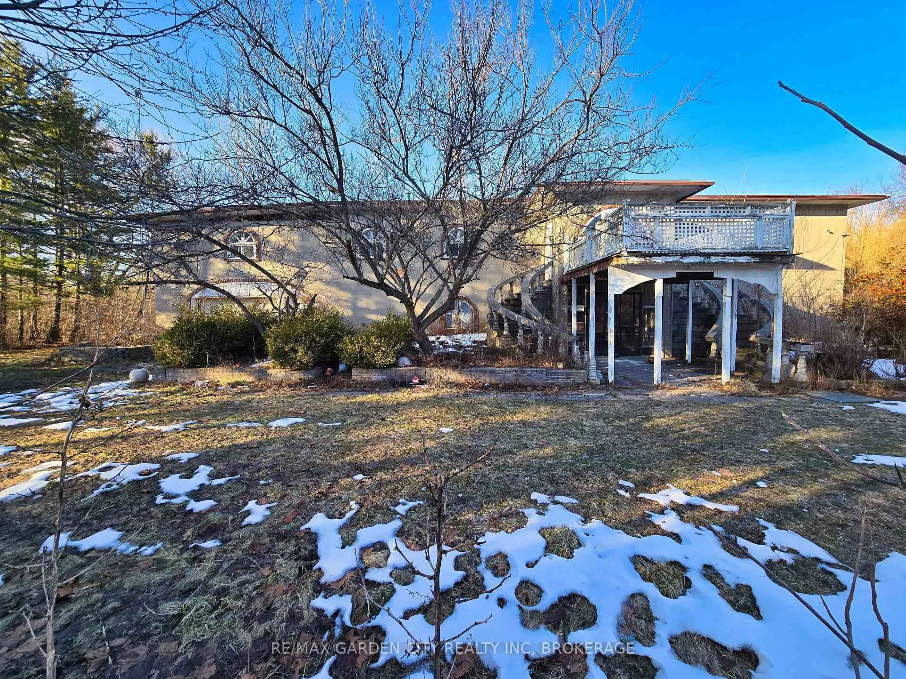 A pic from outside/outdoor area/front of a property/back of a property/a pic from drone, unknown for 1894 TOWNLINE Rd, Fort Erie Ontario L0S 1S0