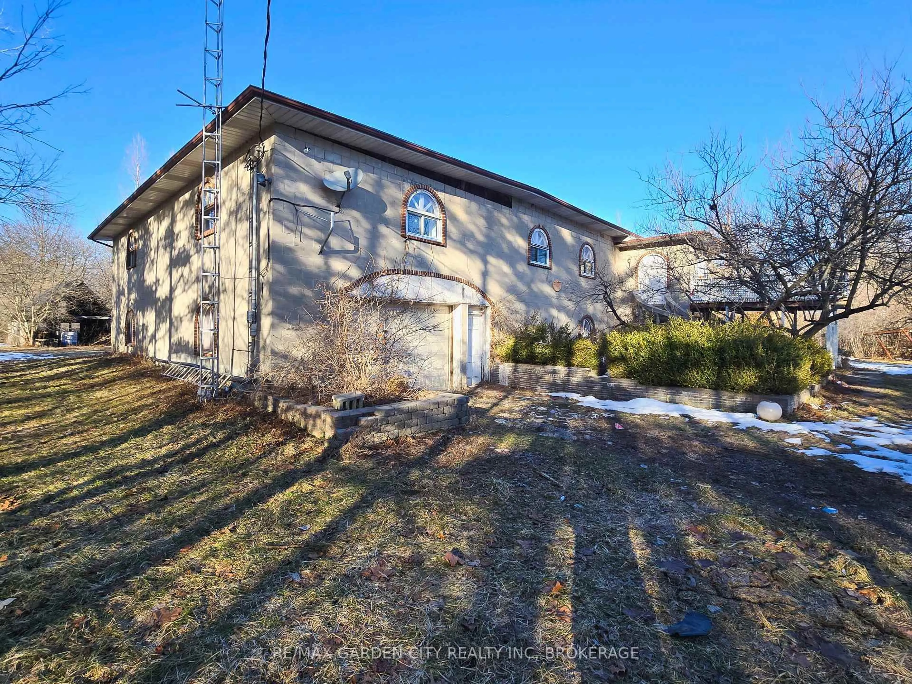 A pic from outside/outdoor area/front of a property/back of a property/a pic from drone, unknown for 1894 TOWNLINE Rd, Fort Erie Ontario L0S 1S0