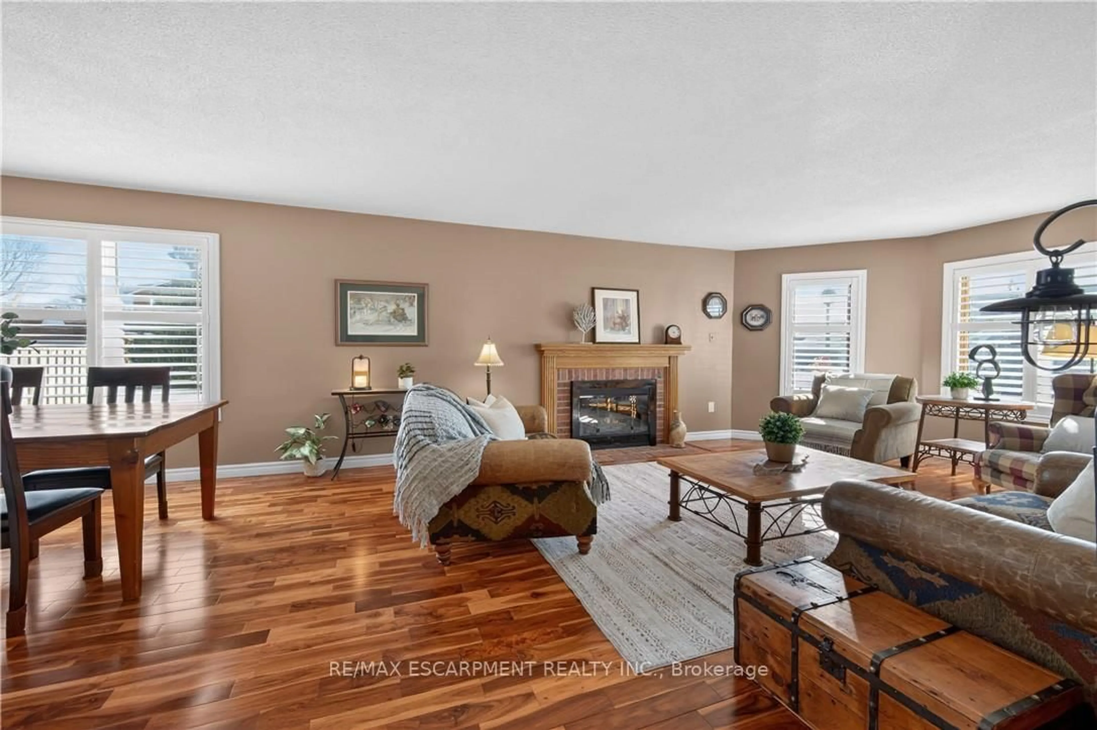 Living room with furniture, unknown for 35 Highland Blvd, Haldimand Ontario N3W 1G6