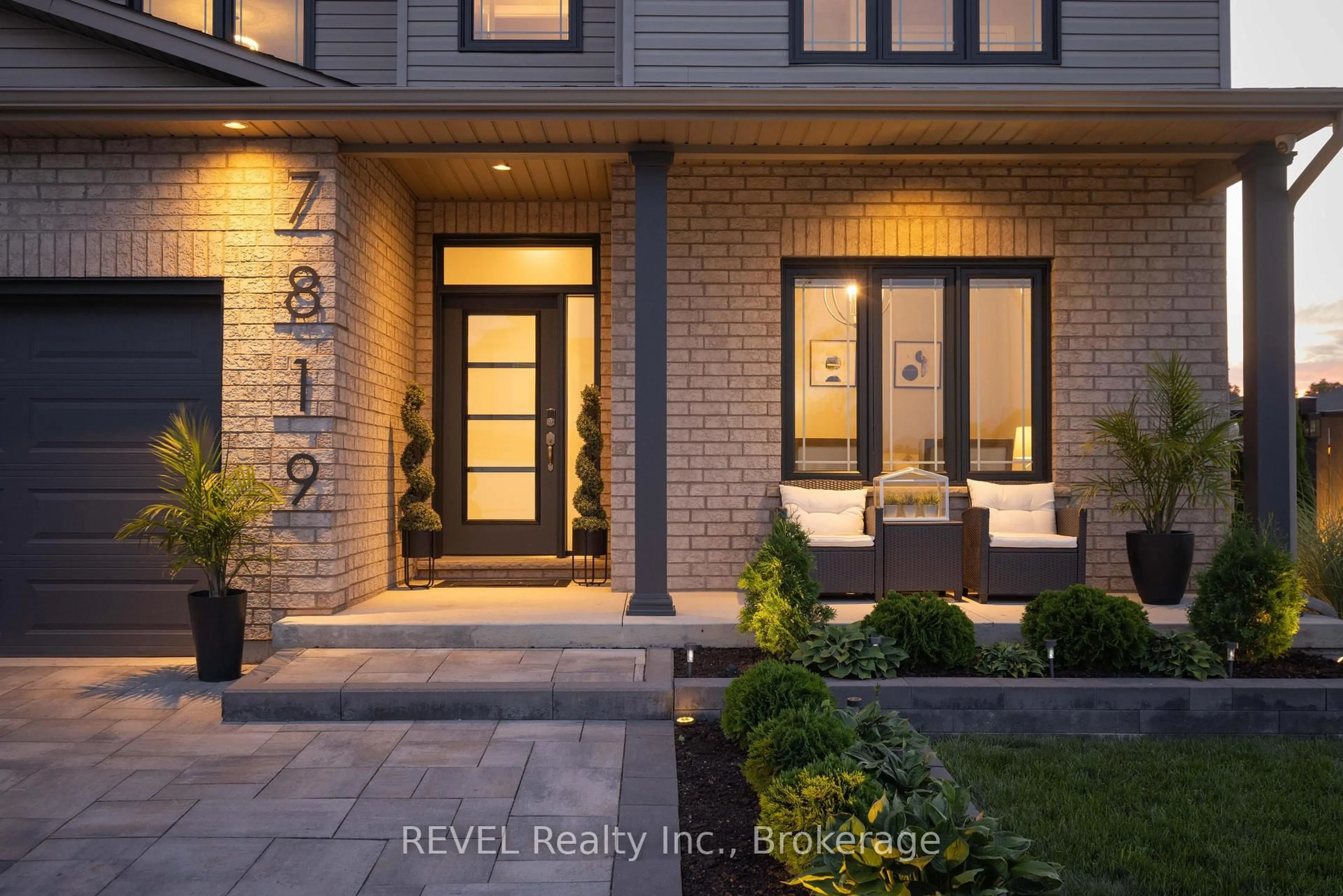 Indoor entryway for 7819 Pender St, Niagara Falls Ontario L2G 0H3