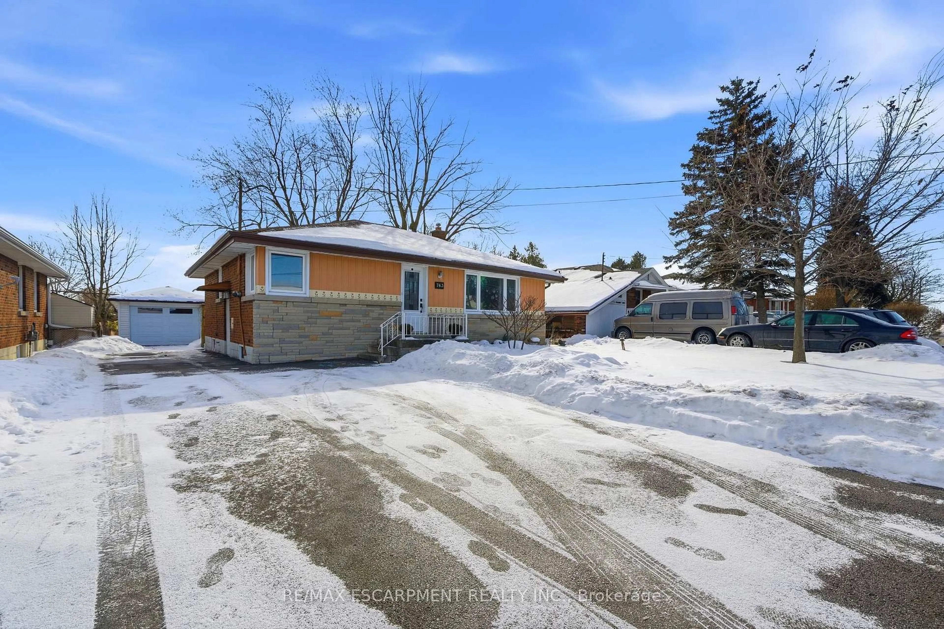 A pic from outside/outdoor area/front of a property/back of a property/a pic from drone, street for 763 Upper Ottawa St, Hamilton Ontario L8T 3T8