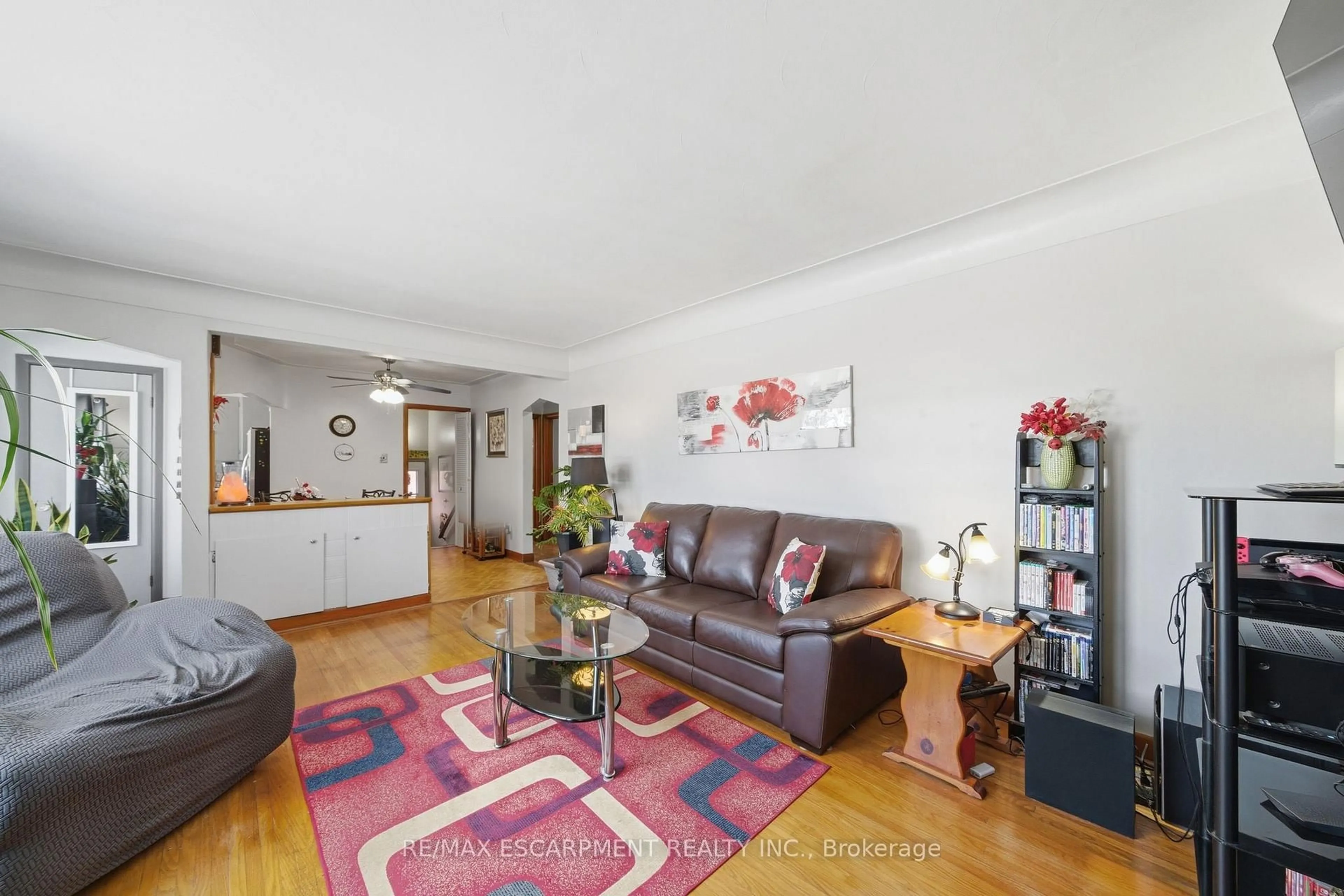 Living room with furniture, wood/laminate floor for 763 Upper Ottawa St, Hamilton Ontario L8T 3T8