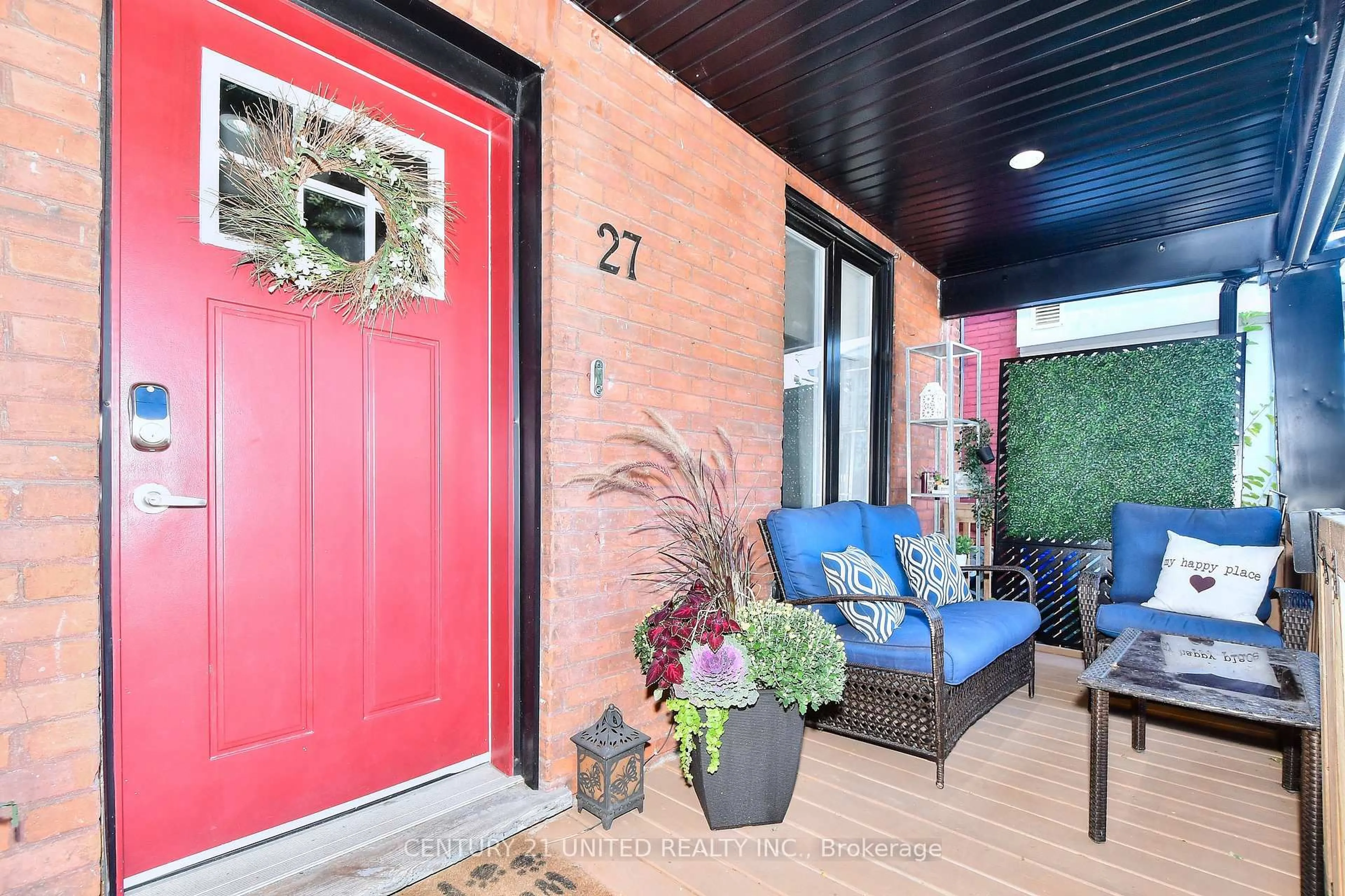 Indoor entryway for 27 Park St, Peterborough Ontario K9J 3V3