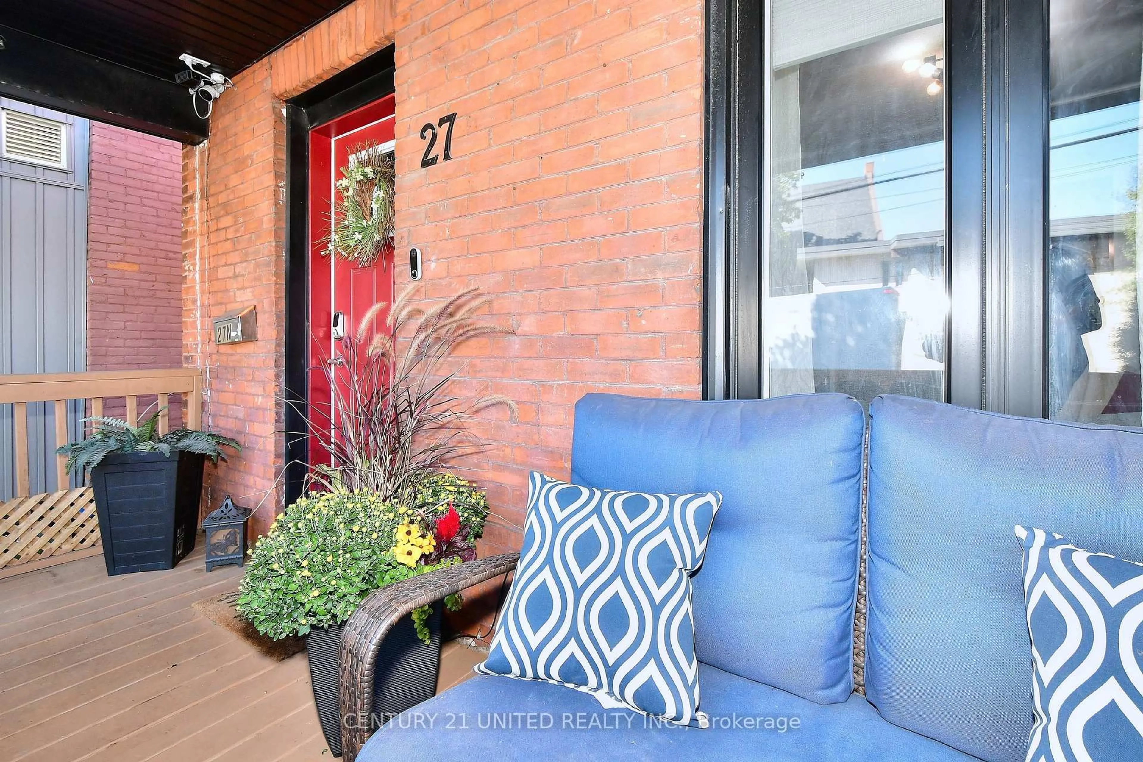 Unknown for 27 Park St, Peterborough Ontario K9J 3V3