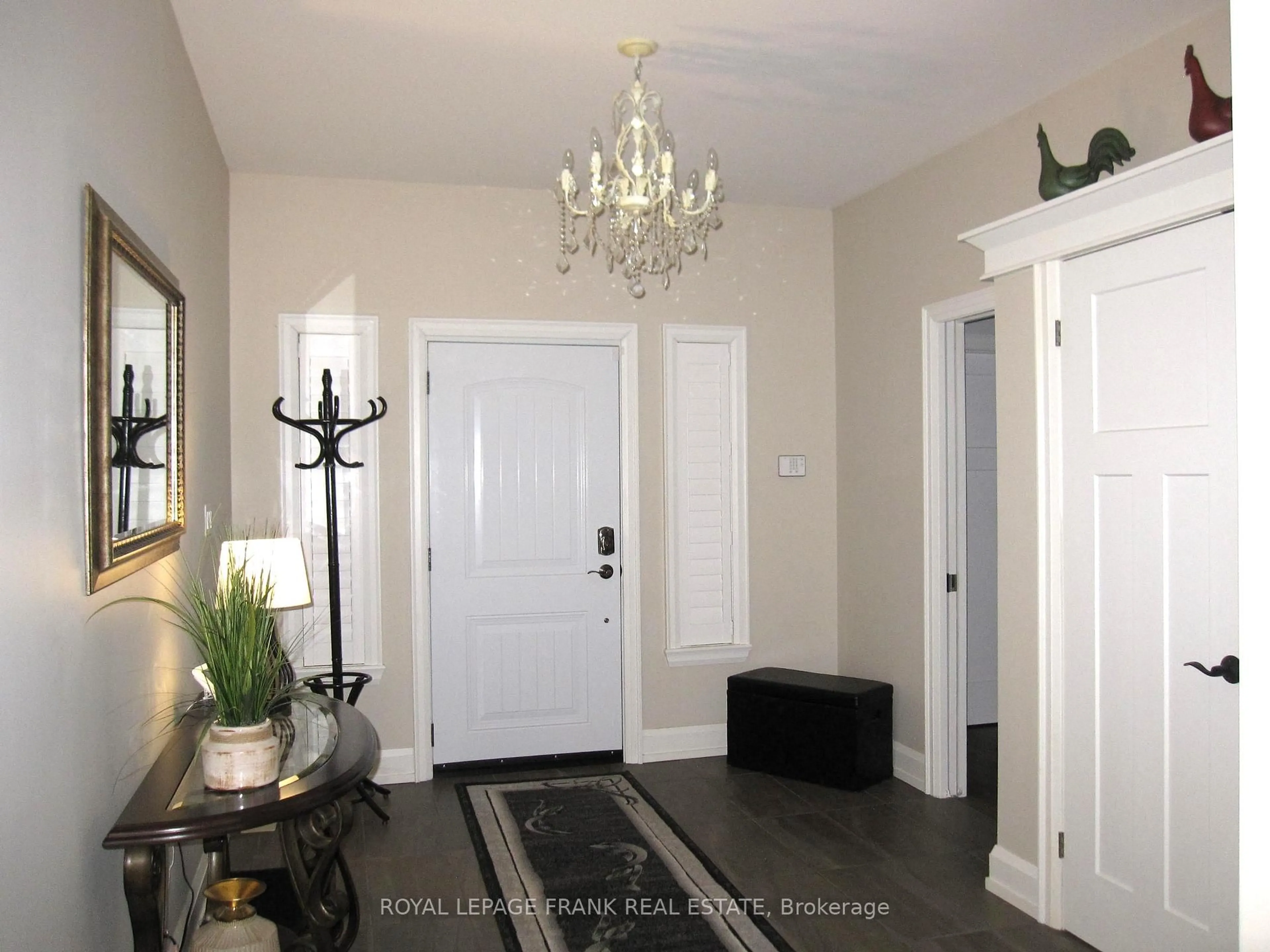 Indoor entryway for 864 Burnham St, Cobourg Ontario K9A 2X7