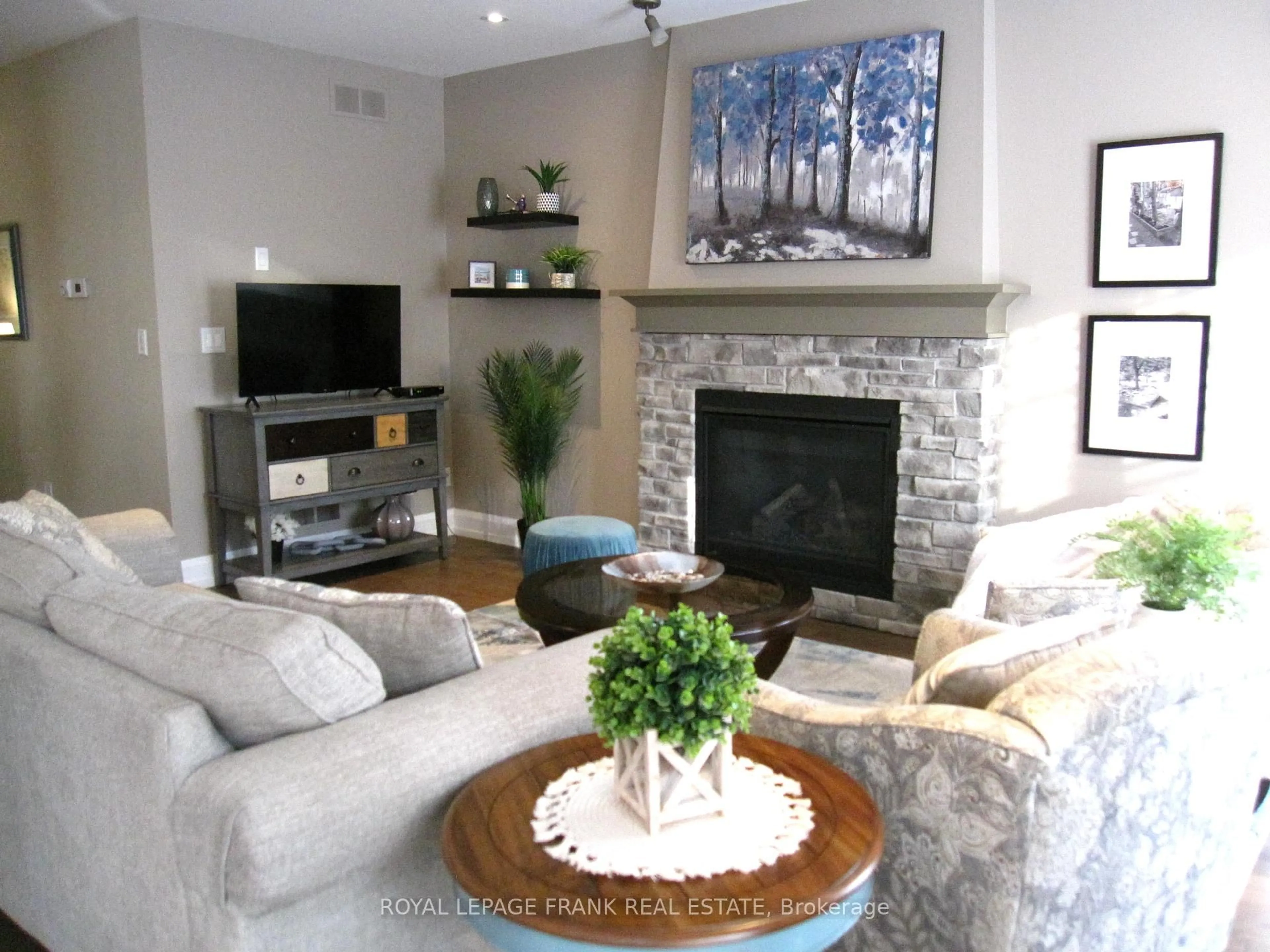 Living room with furniture, unknown for 864 Burnham St, Cobourg Ontario K9A 2X7