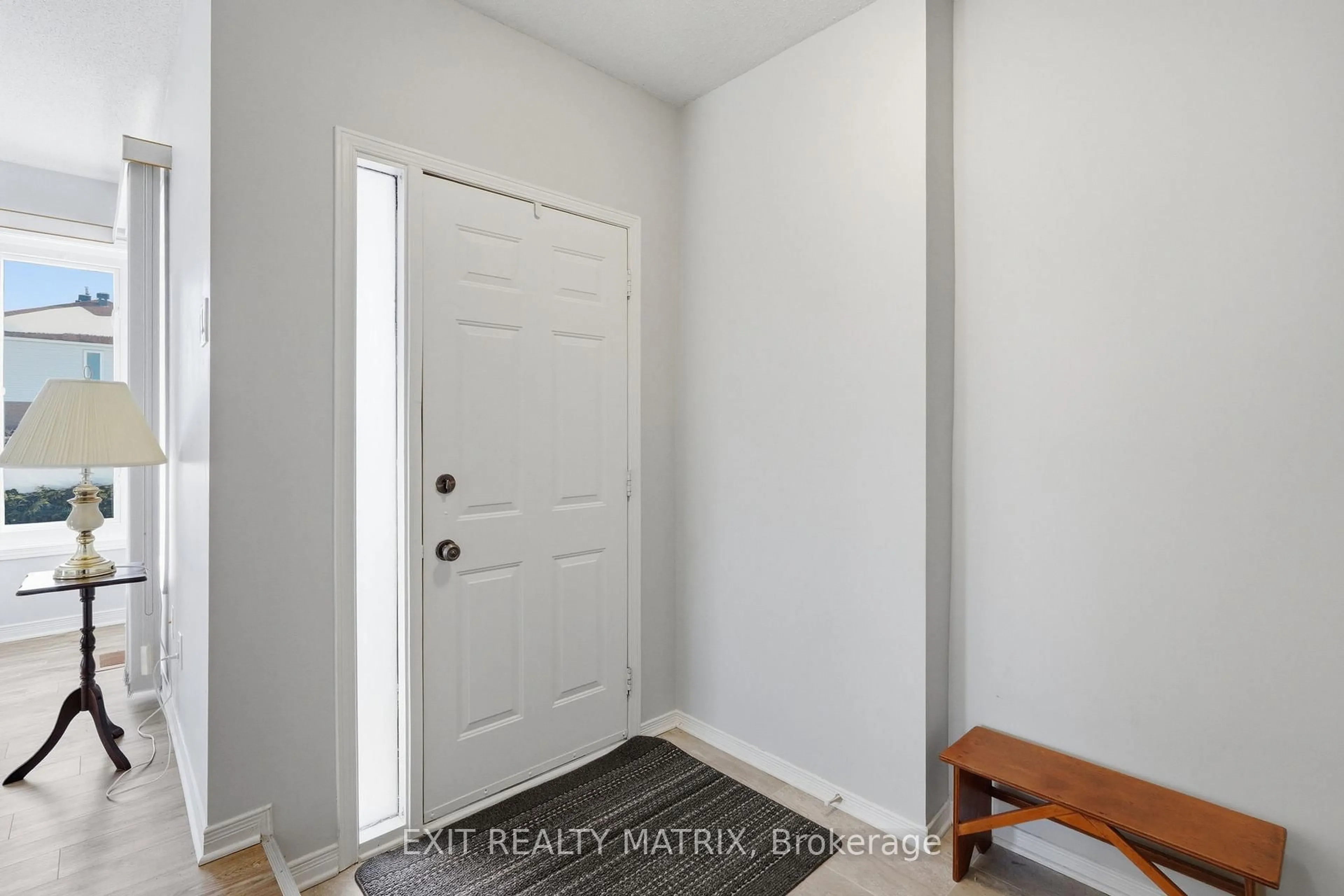 Indoor entryway for 57 Rosegarden Cres, Ottawa Ontario K1T 3A9