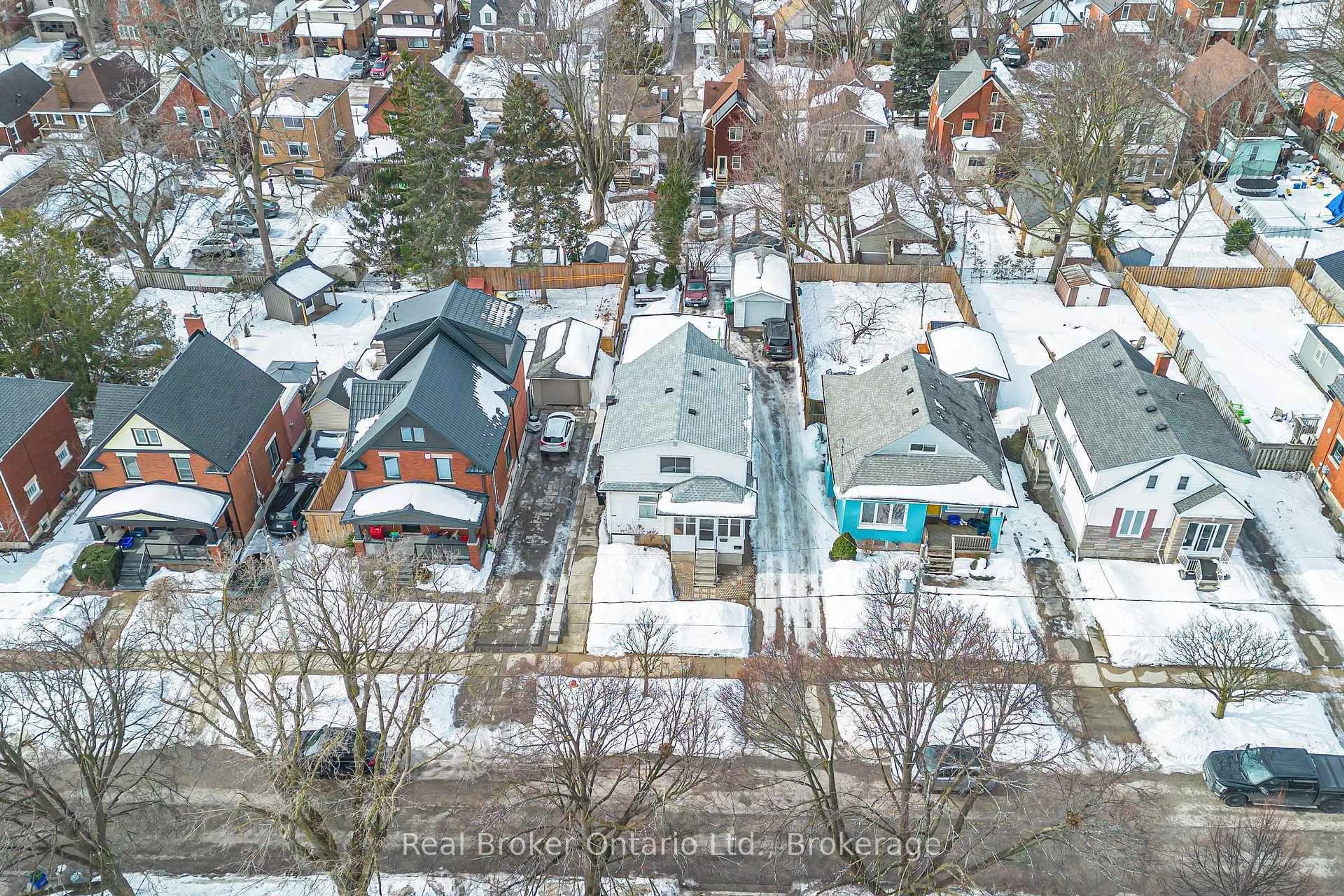 A pic from outside/outdoor area/front of a property/back of a property/a pic from drone, street for 141 Samuel St, Kitchener Ontario N2H 1P9