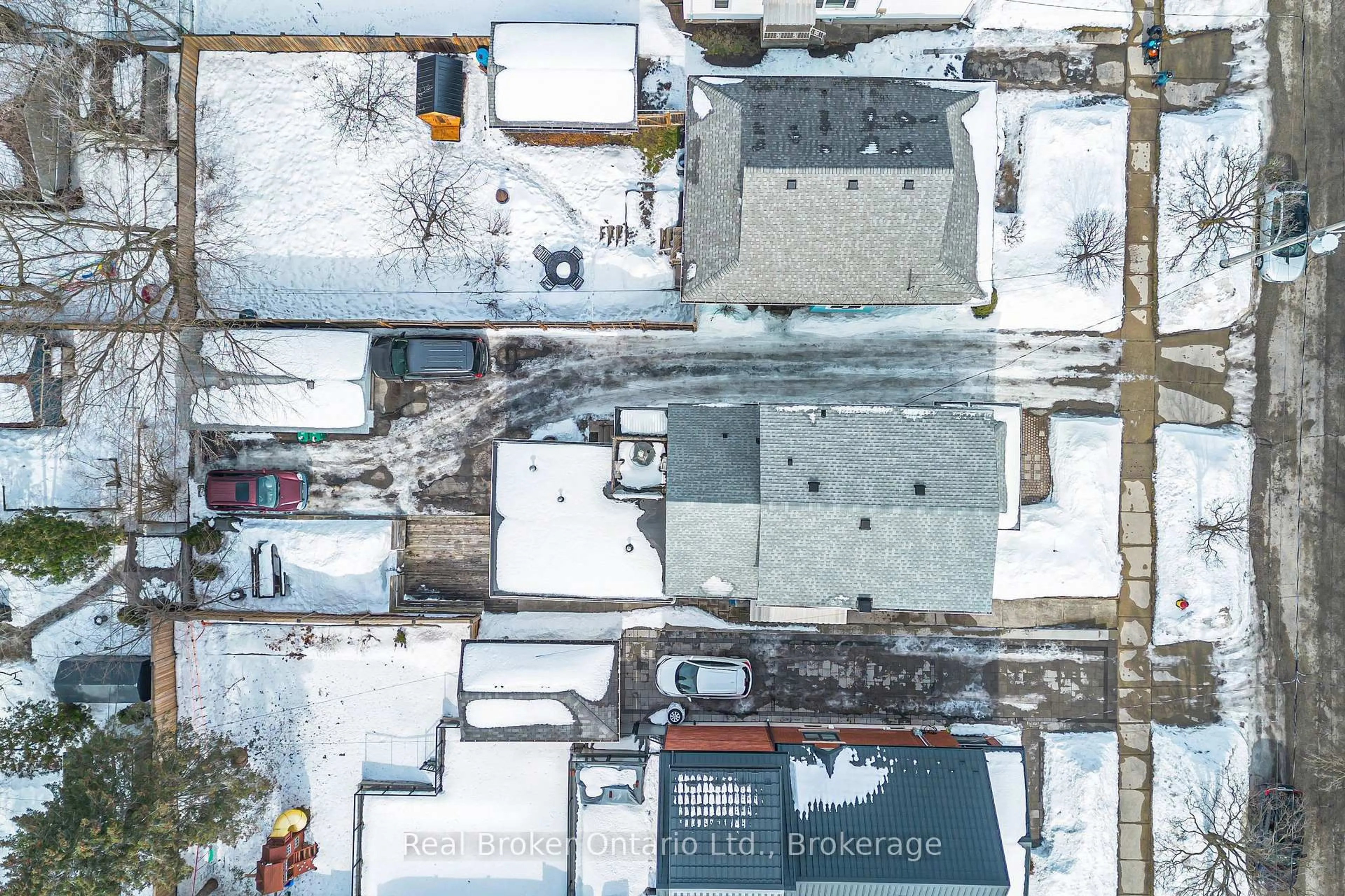 A pic from outside/outdoor area/front of a property/back of a property/a pic from drone, street for 141 Samuel St, Kitchener Ontario N2H 1P9