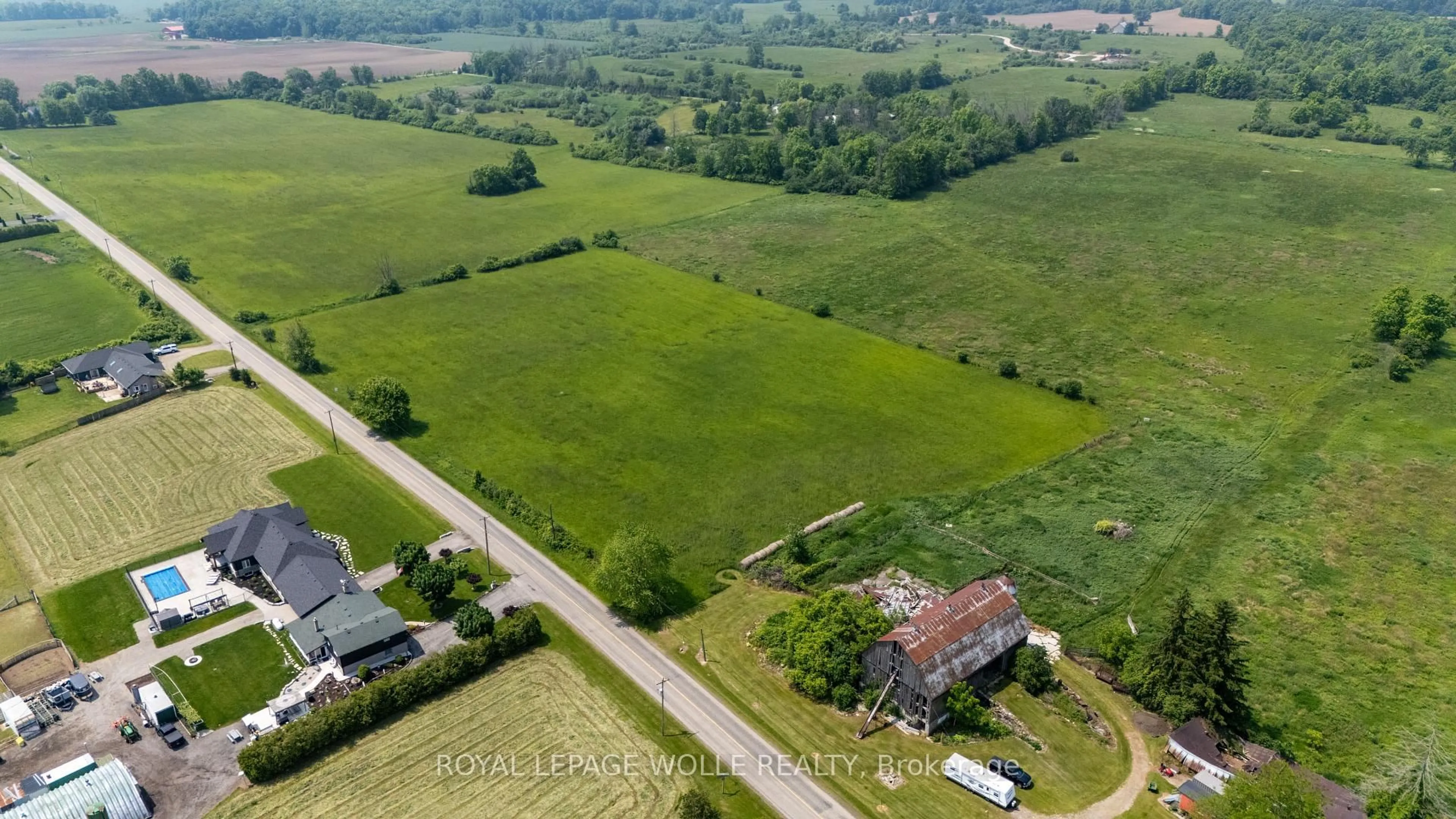 A pic from outside/outdoor area/front of a property/back of a property/a pic from drone, unknown for 1191 Sheffield Rd, Hamilton Ontario L0R 1Z0