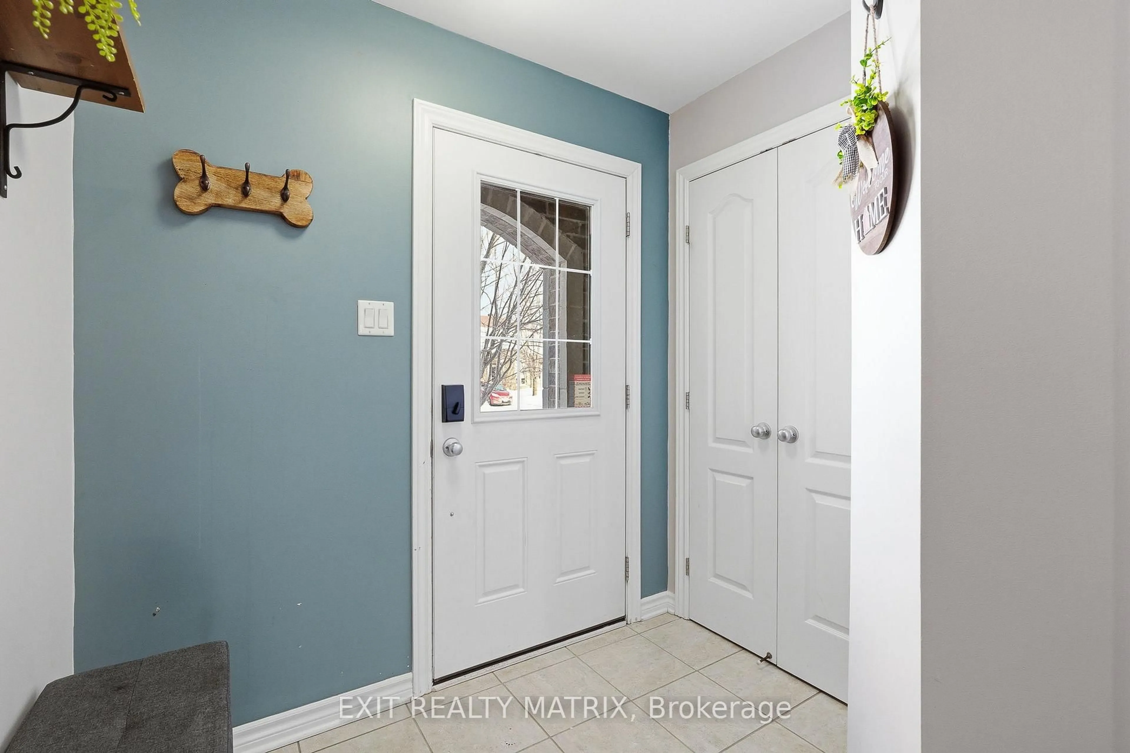 Indoor entryway for 101 Brunet St, The Nation Ontario K0A 2M0