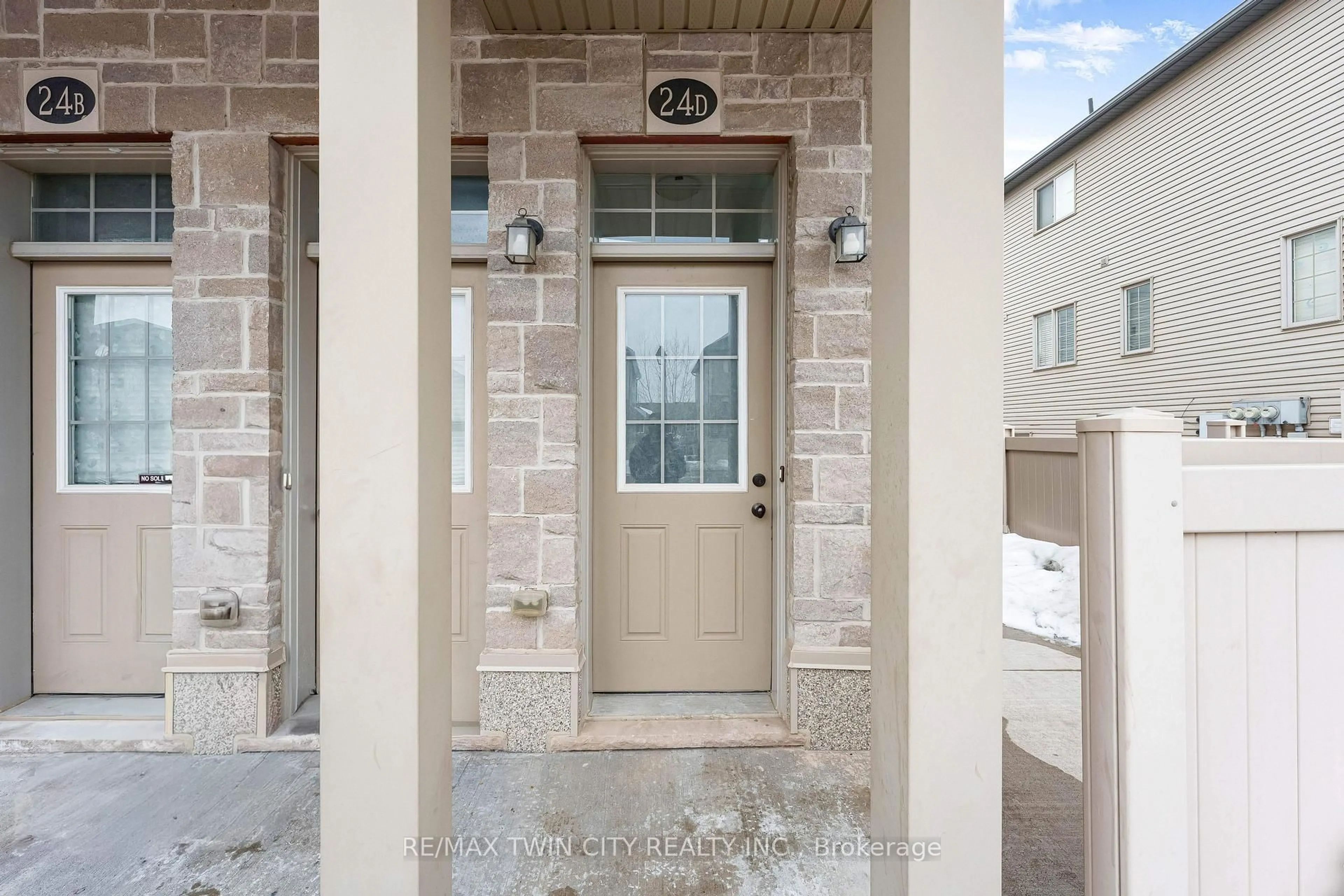 Indoor entryway for 388 Old Huron Rd #24D, Kitchener Ontario N2R 0J5