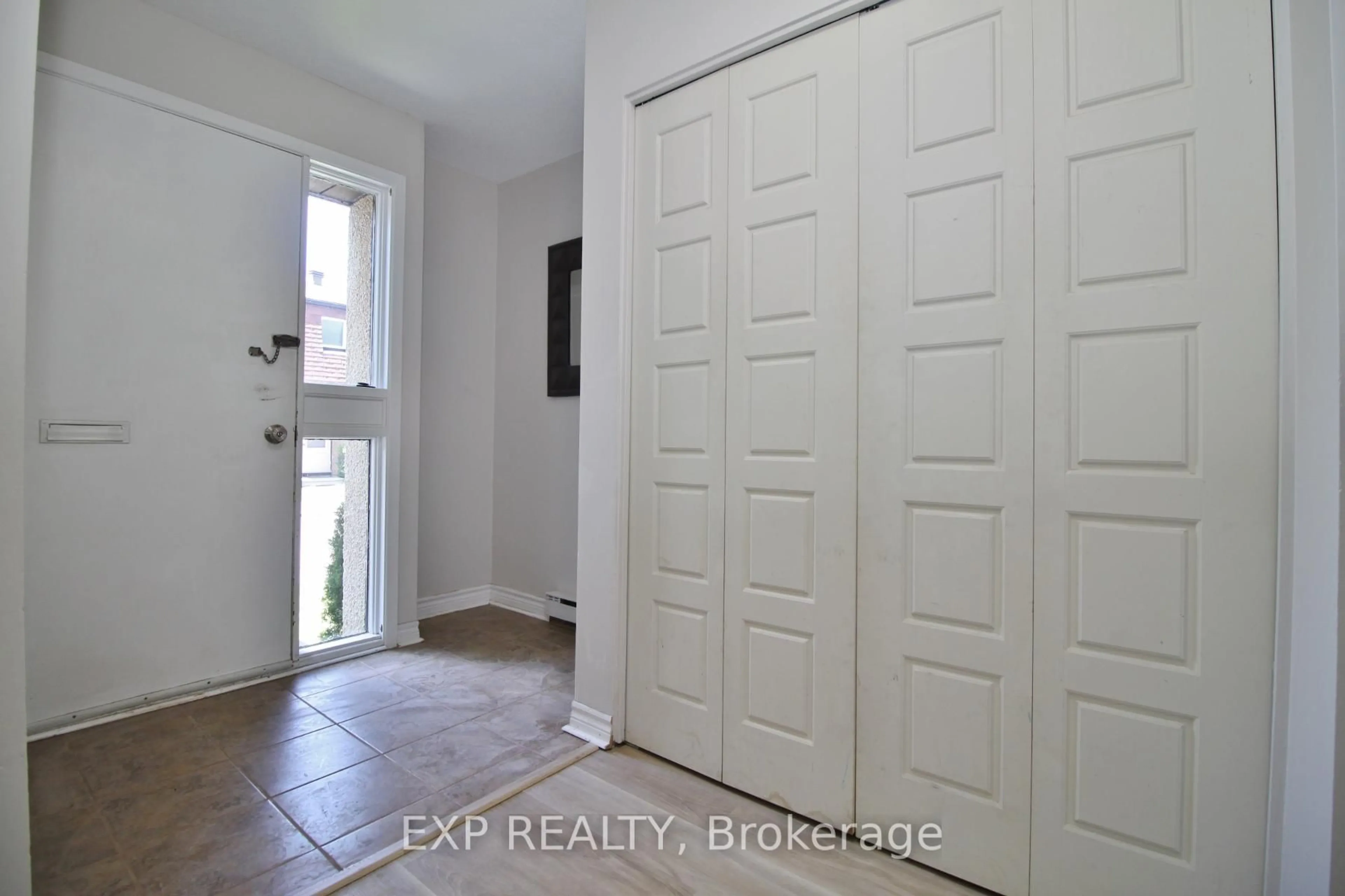 Indoor entryway for 3691 Albion Rd #52, Ottawa Ontario K1T 1P2