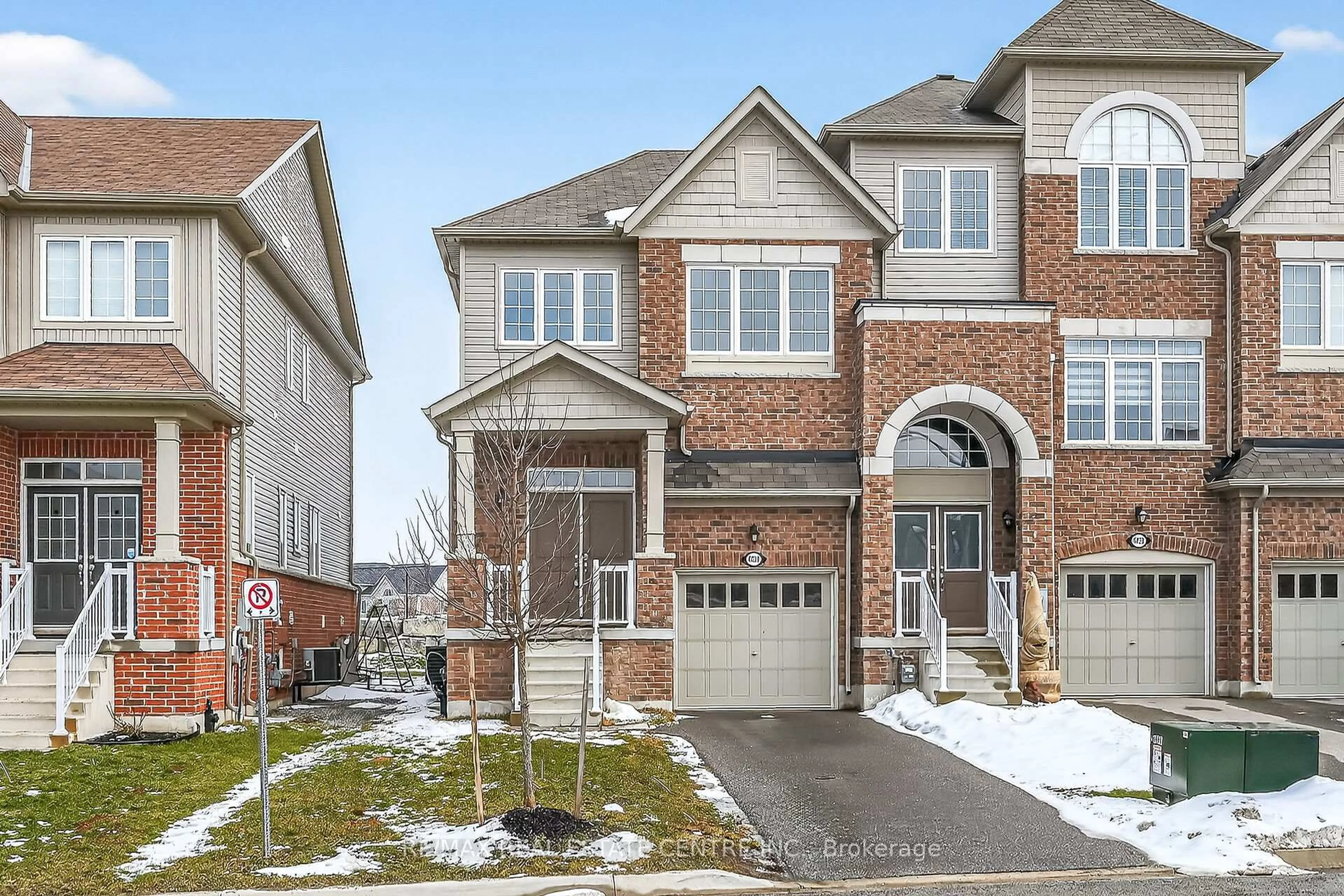 Home with brick exterior material, street for 4030 Fracchioni Dr, Lincoln Ontario L3J 0R8