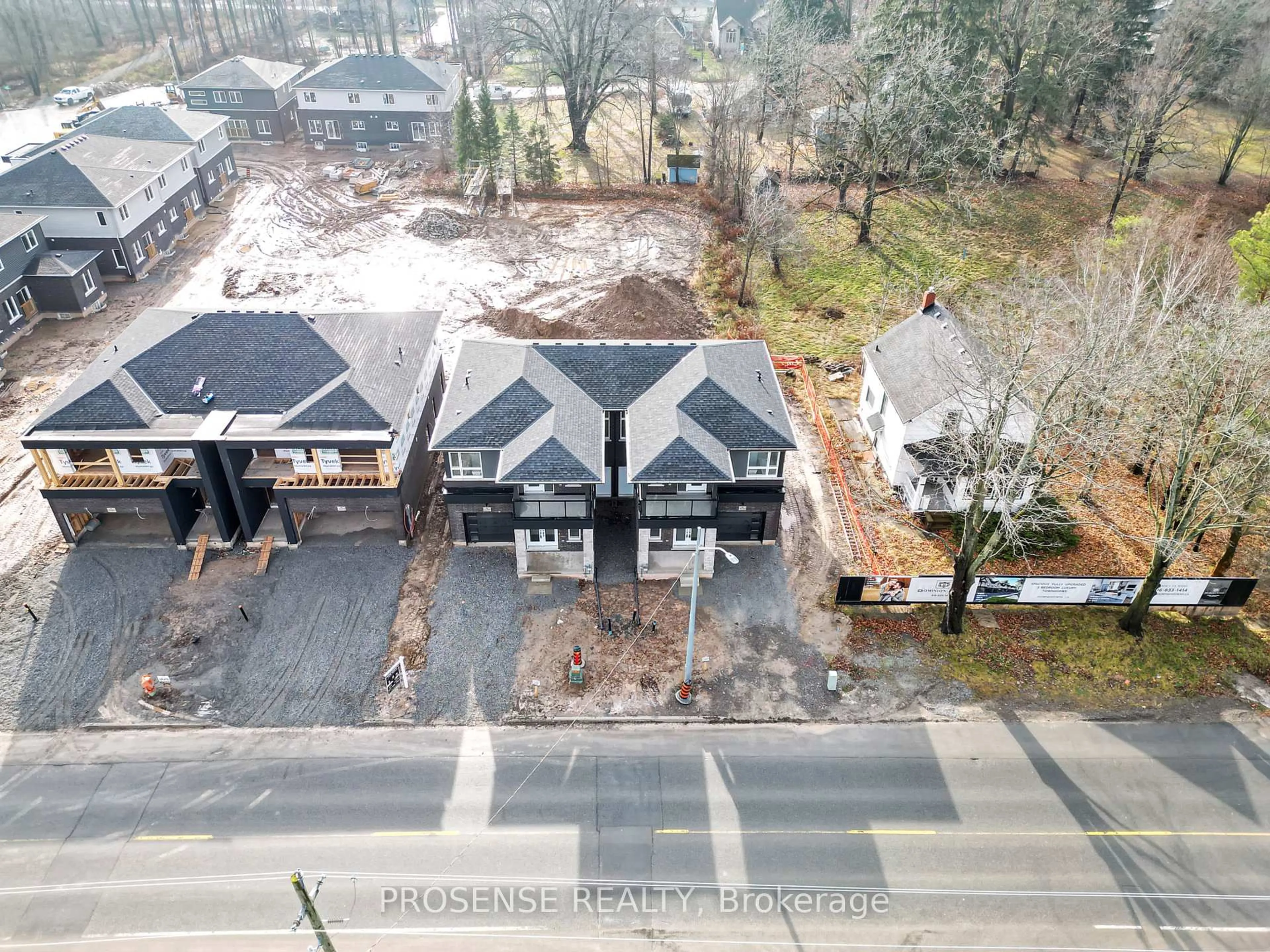 A pic from outside/outdoor area/front of a property/back of a property/a pic from drone, street for 3287 Dominion Rd, Fort Erie Ontario L0S 1N0