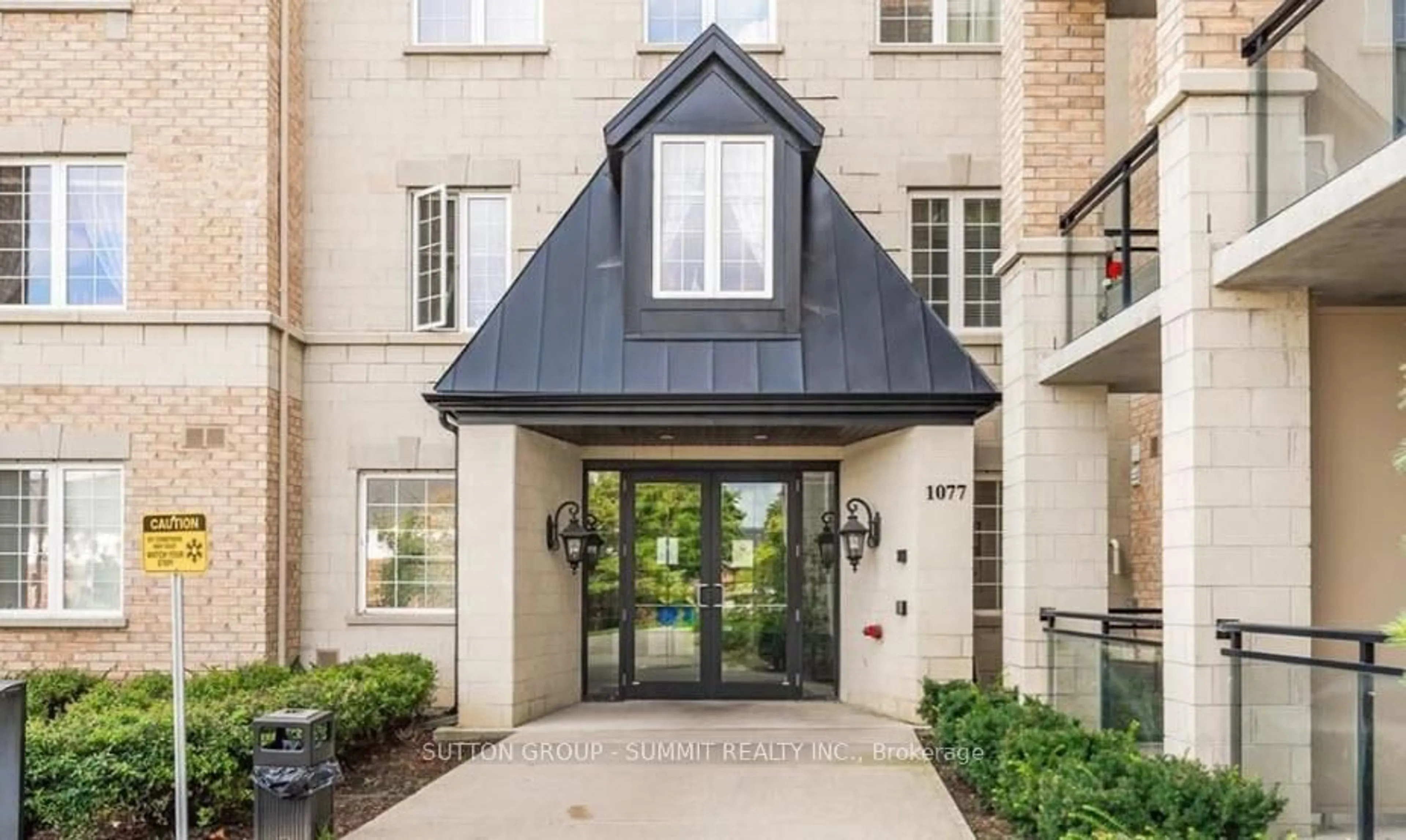 Indoor entryway for 1077 GORDON St #242, Guelph Ontario N1E 0E3