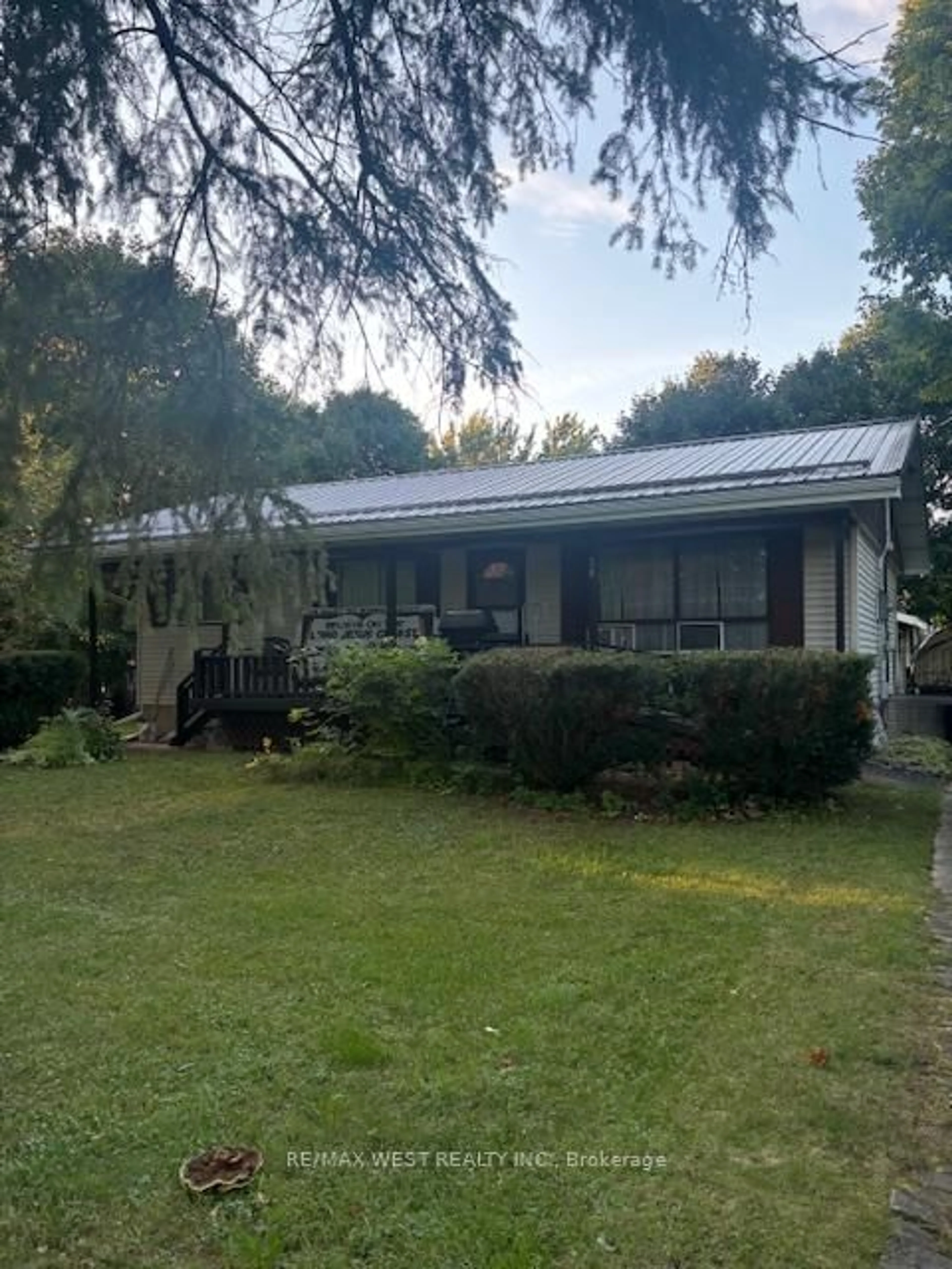 A pic from outside/outdoor area/front of a property/back of a property/a pic from drone, unknown for 38 John St, Arran-Elderslie Ontario N0H 2N0