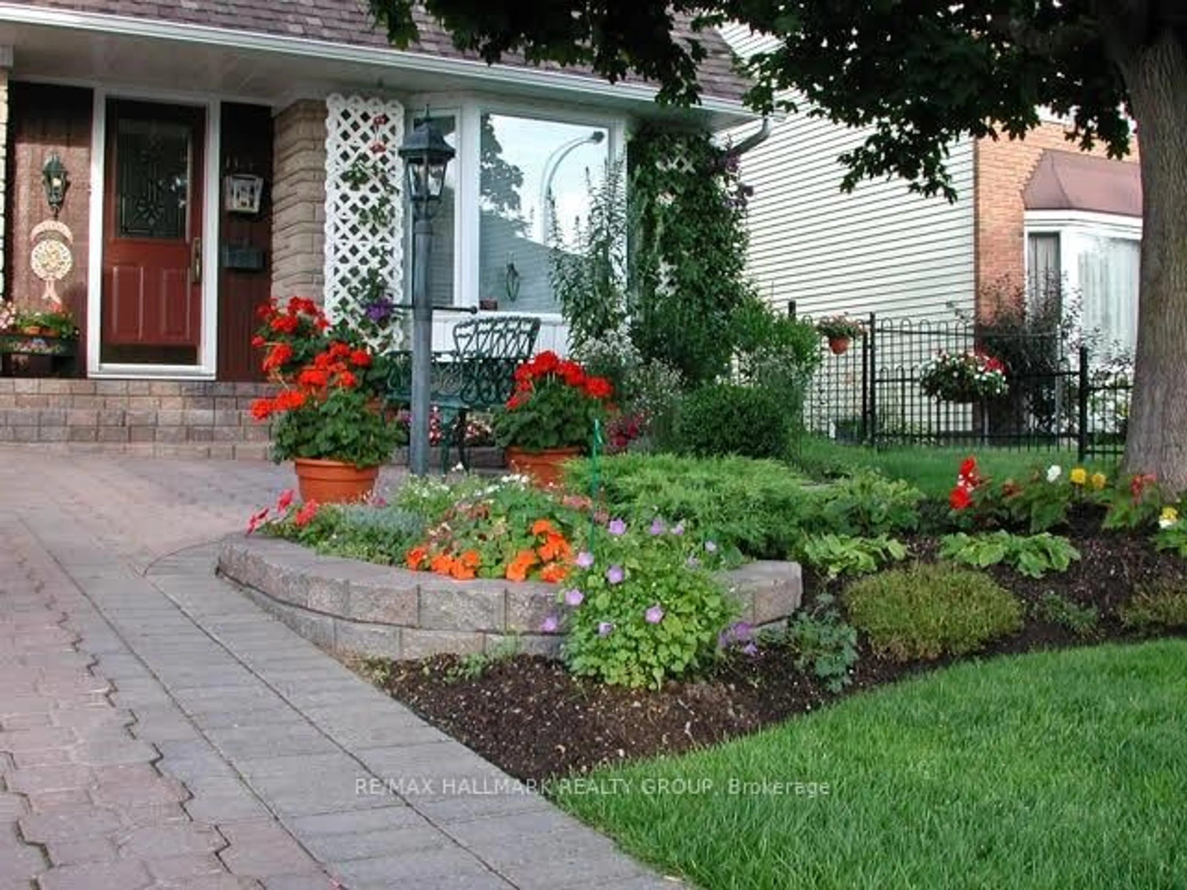 Patio, street for 1177 St Moritz Cres, Ottawa Ontario K1C 2B2
