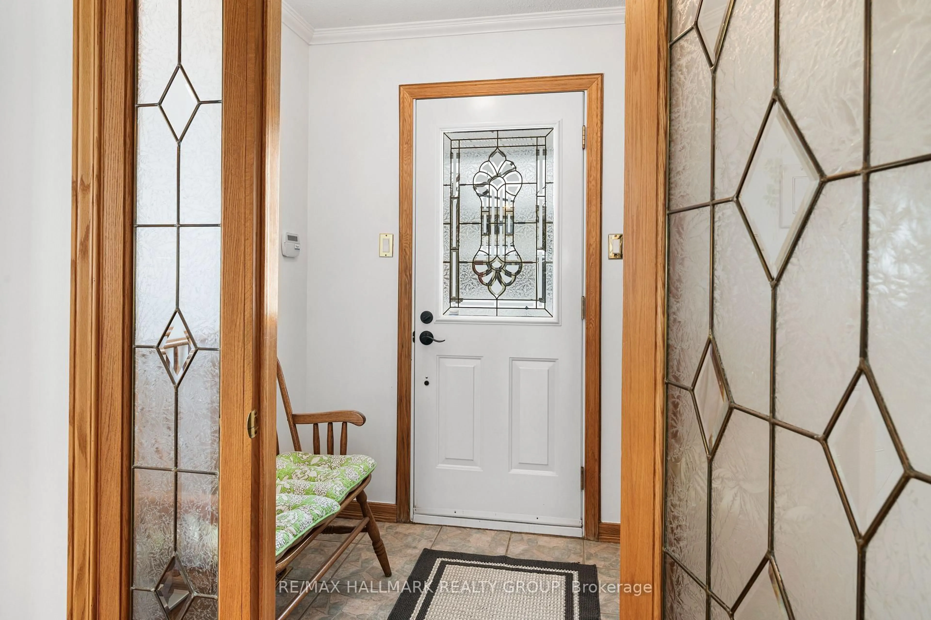 Indoor entryway for 1177 St Moritz Cres, Ottawa Ontario K1C 2B2