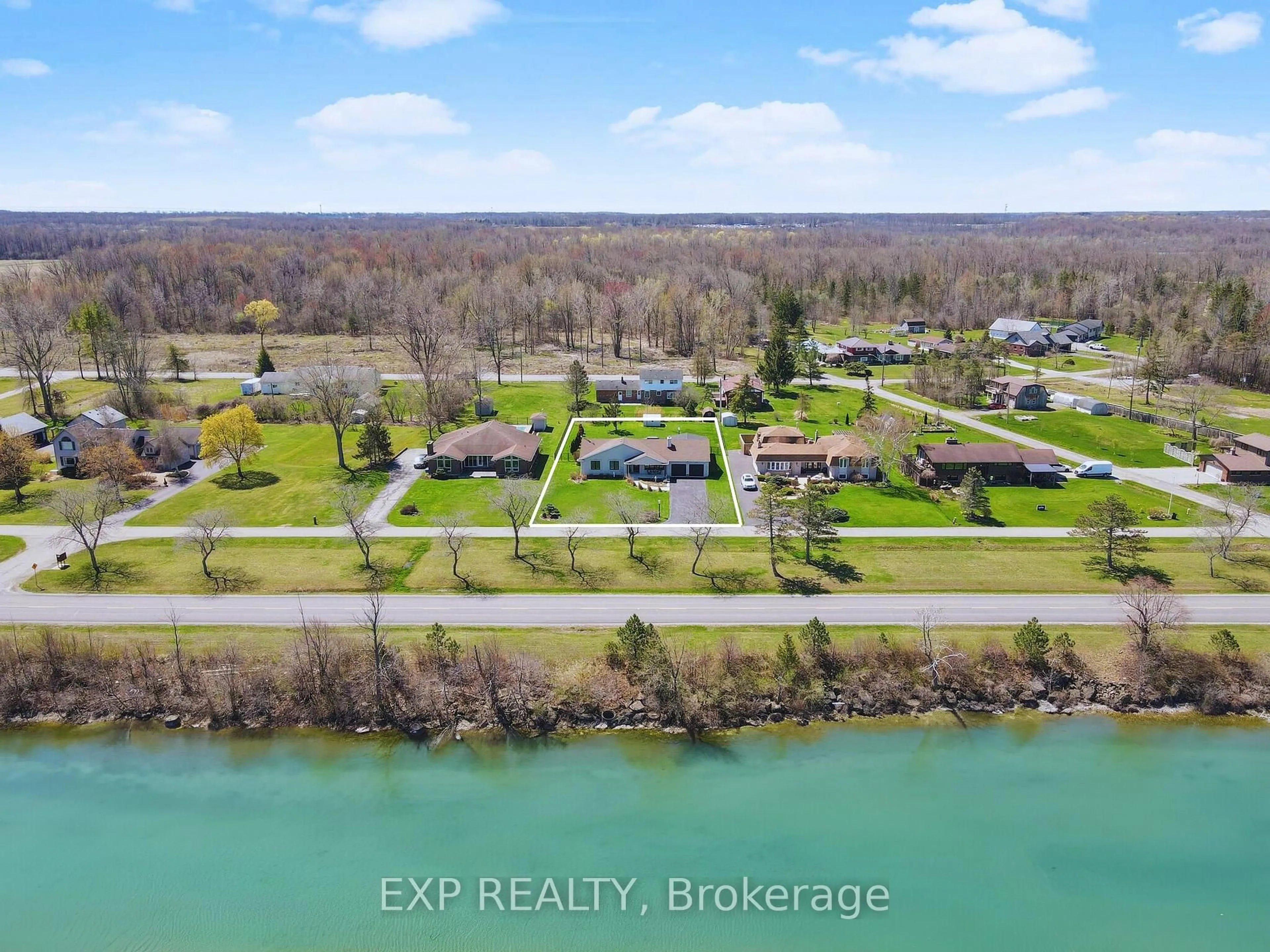 A pic from outside/outdoor area/front of a property/back of a property/a pic from drone, water/lake/river/ocean view for 2189 Niagara Pkwy, Fort Erie Ontario L2A 5M4