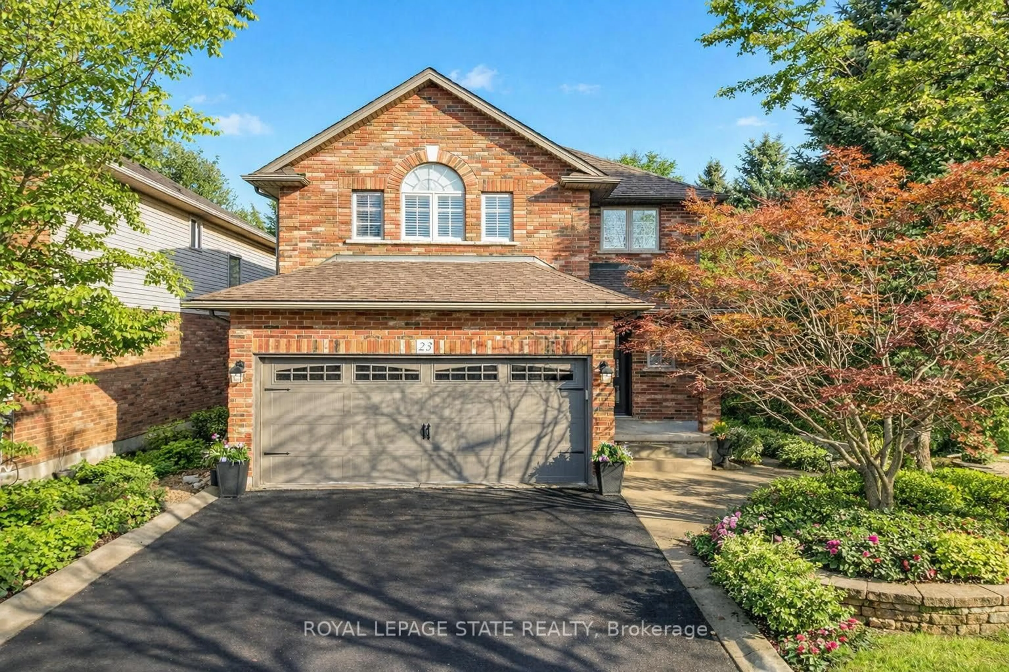 Home with brick exterior material, street for 23 Tamarack Crt, Grimsby Ontario L3M 5M2