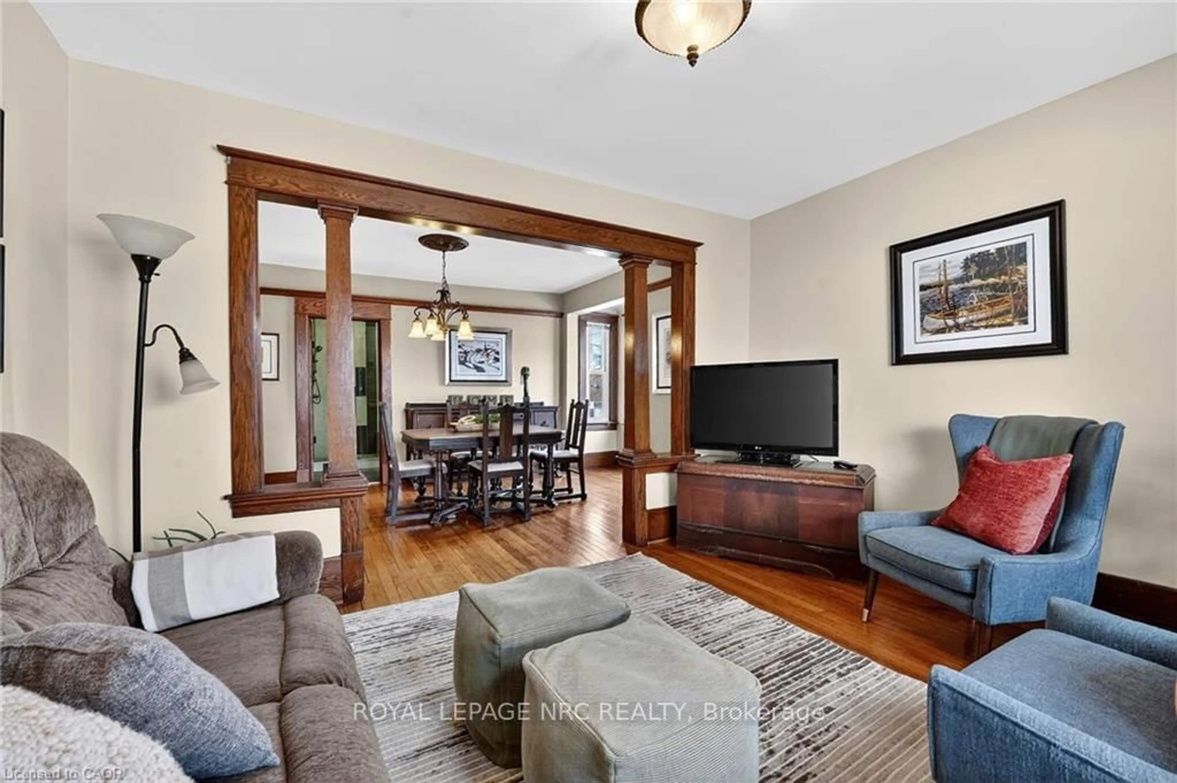 Living room with furniture, unknown for 3952 Victoria Ave, Lincoln Ontario L0R 2C0