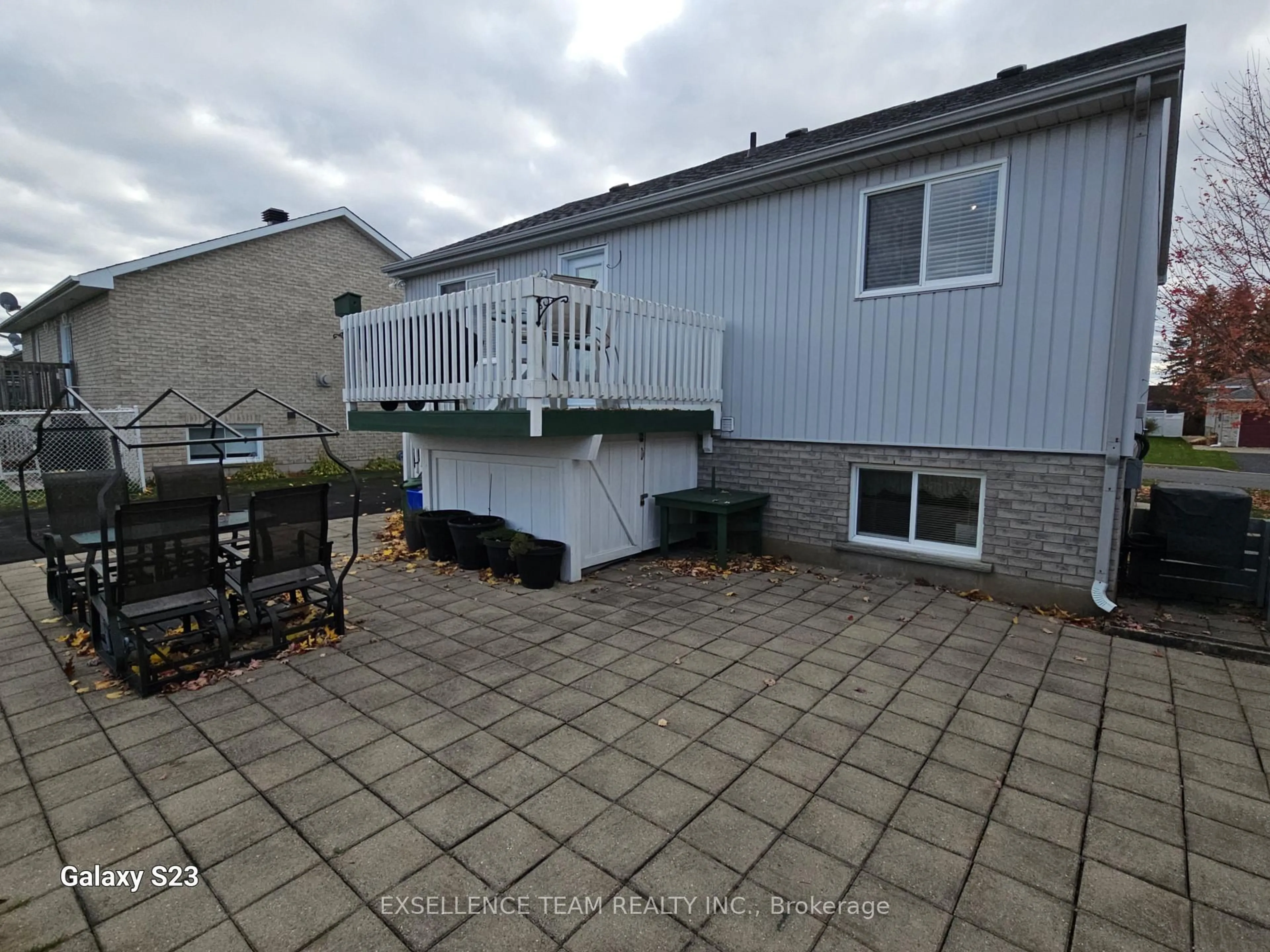 Patio, street for 2033 Concorde St, Cornwall Ontario K6H 6M3