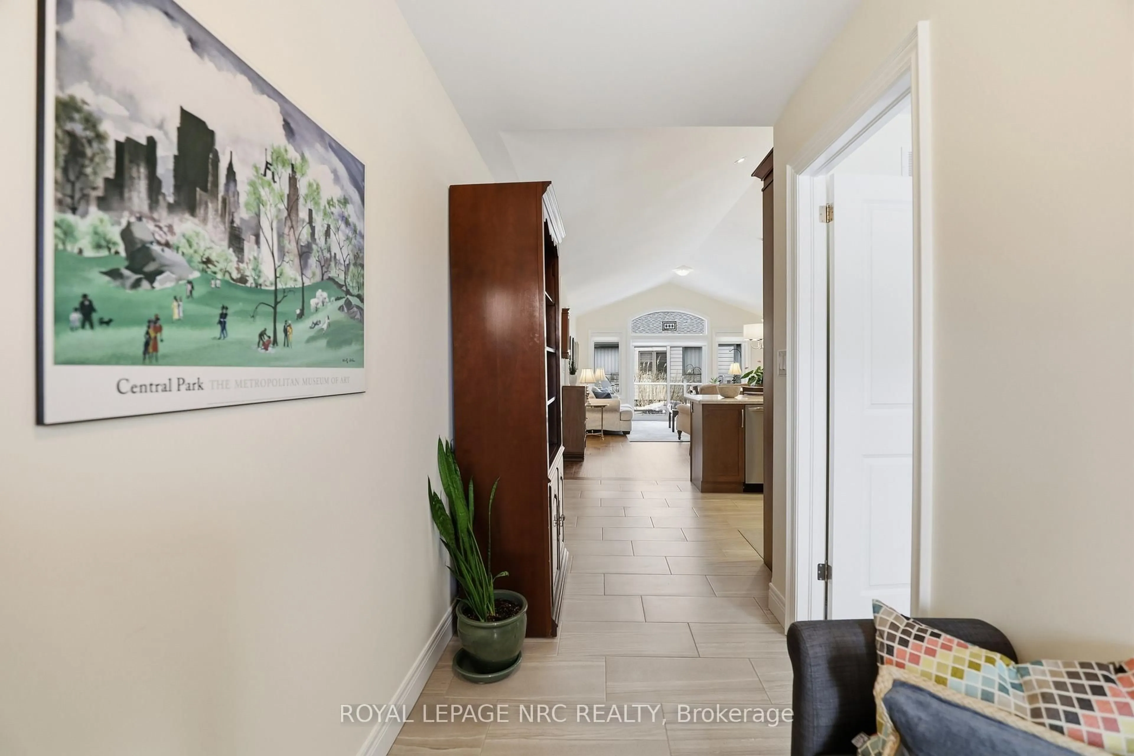 Indoor entryway for 23 Richard Cres, West Lincoln Ontario L0R 2A0