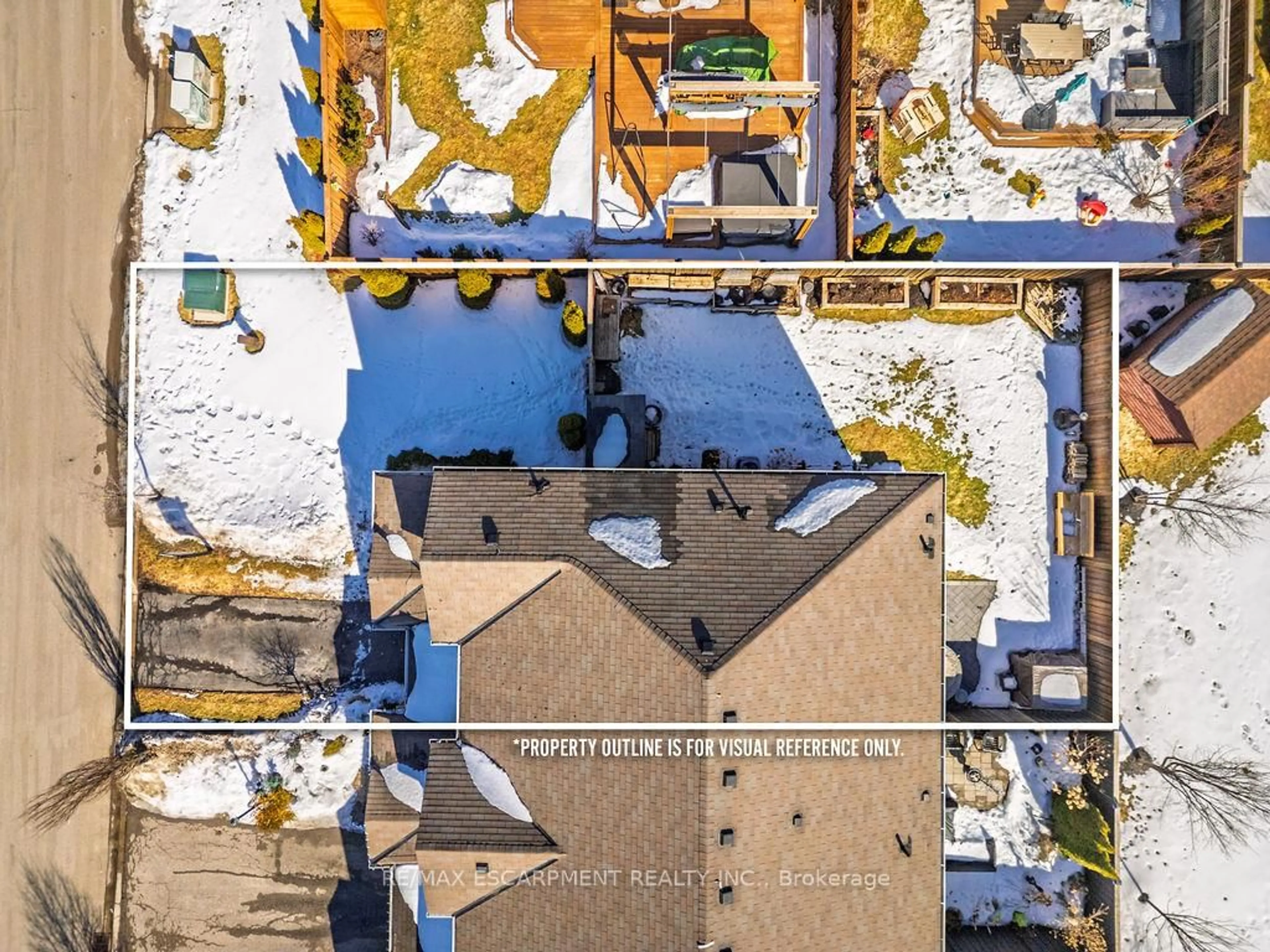 A pic from outside/outdoor area/front of a property/back of a property/a pic from drone, city buildings view from balcony for 23 Lupo Dr, Hamilton Ontario L8B 0Y4