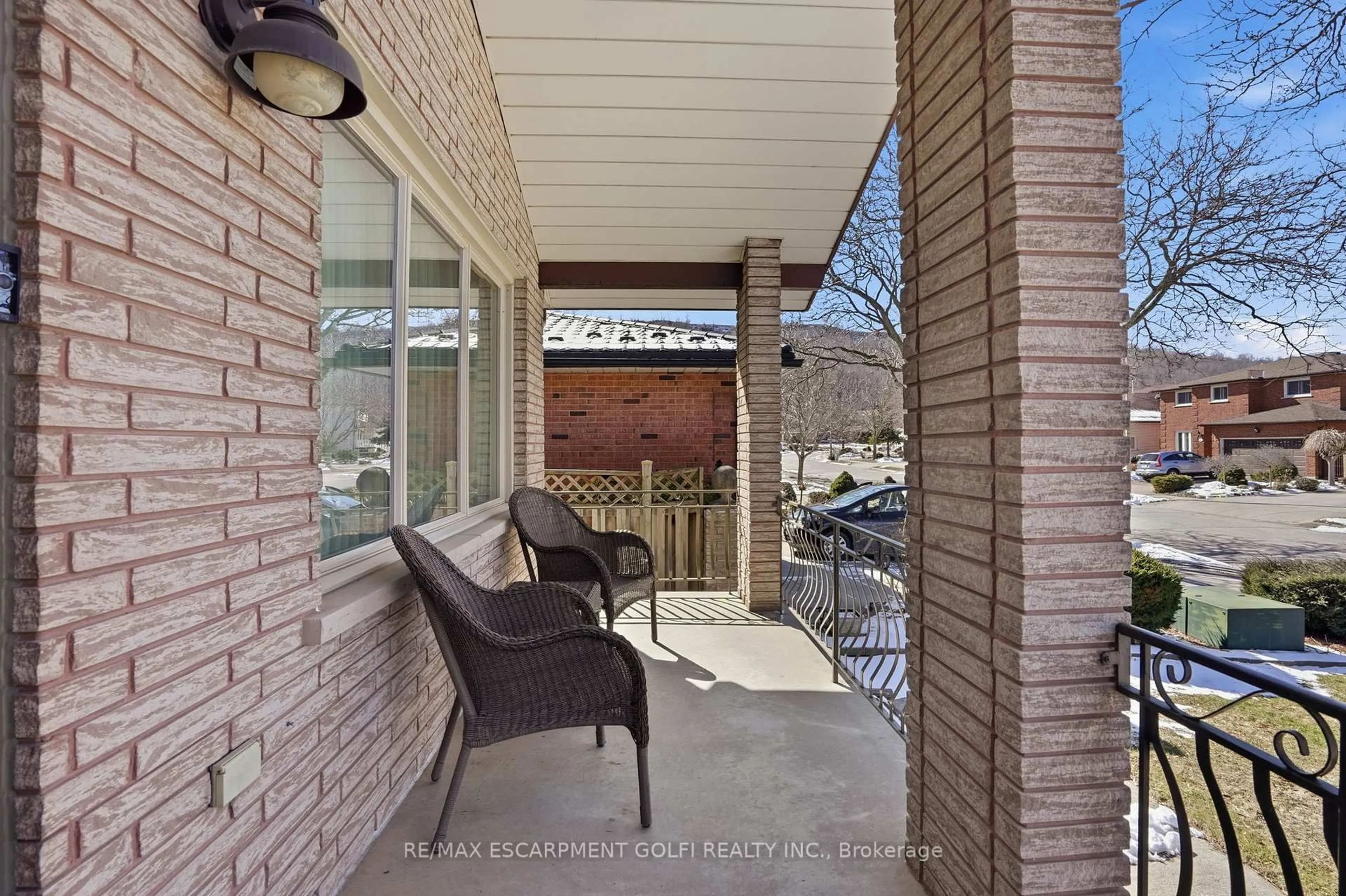 Patio, street for 72 Oakridge Dr, Hamilton Ontario L8G 2T6