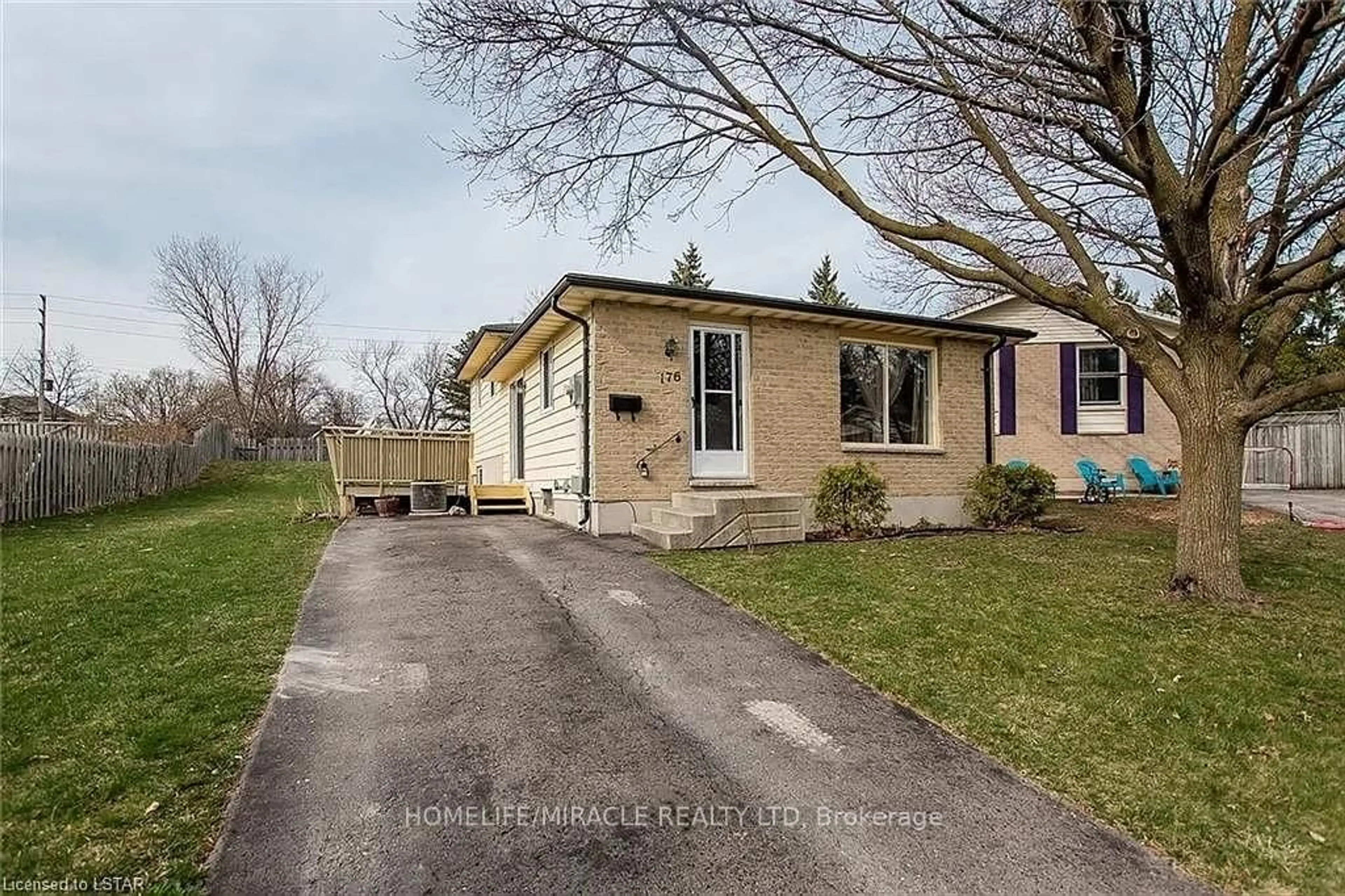 A pic from outside/outdoor area/front of a property/back of a property/a pic from drone, street for 176 POPLAR Pl, London South Ontario N6E 2X8