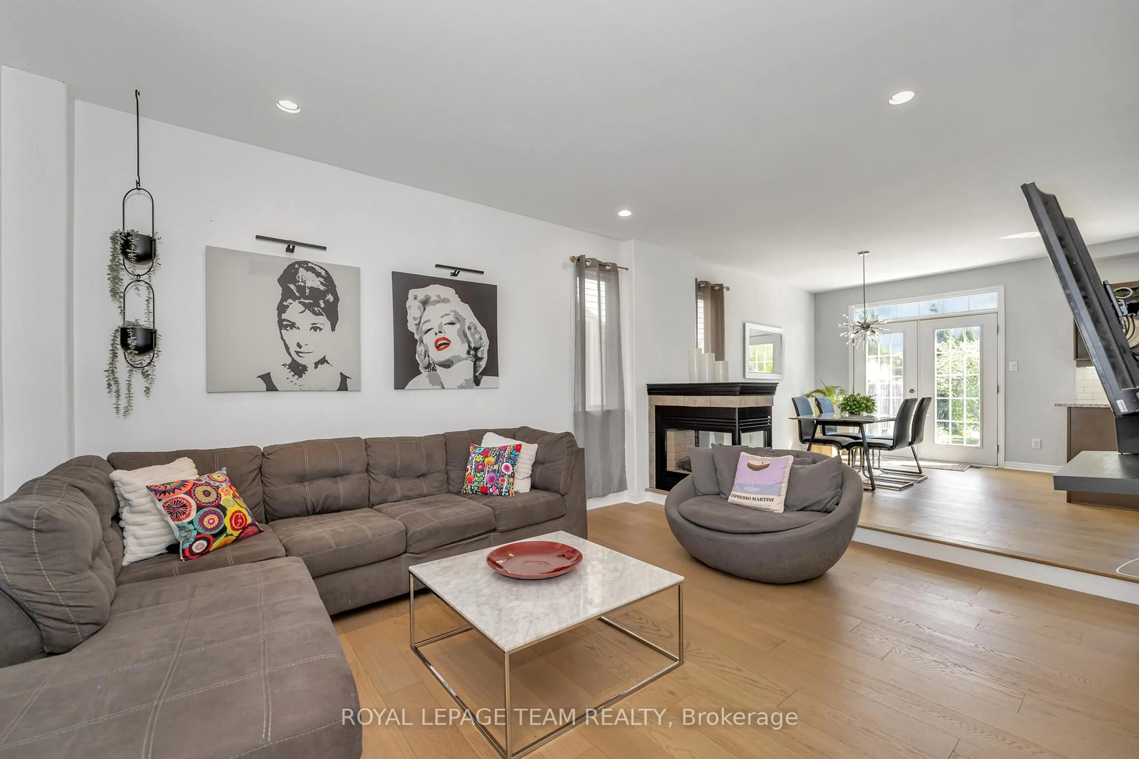 Living room with furniture, unknown for 5 Sundew Crt, Stittsville Ontario K2S 1Z5